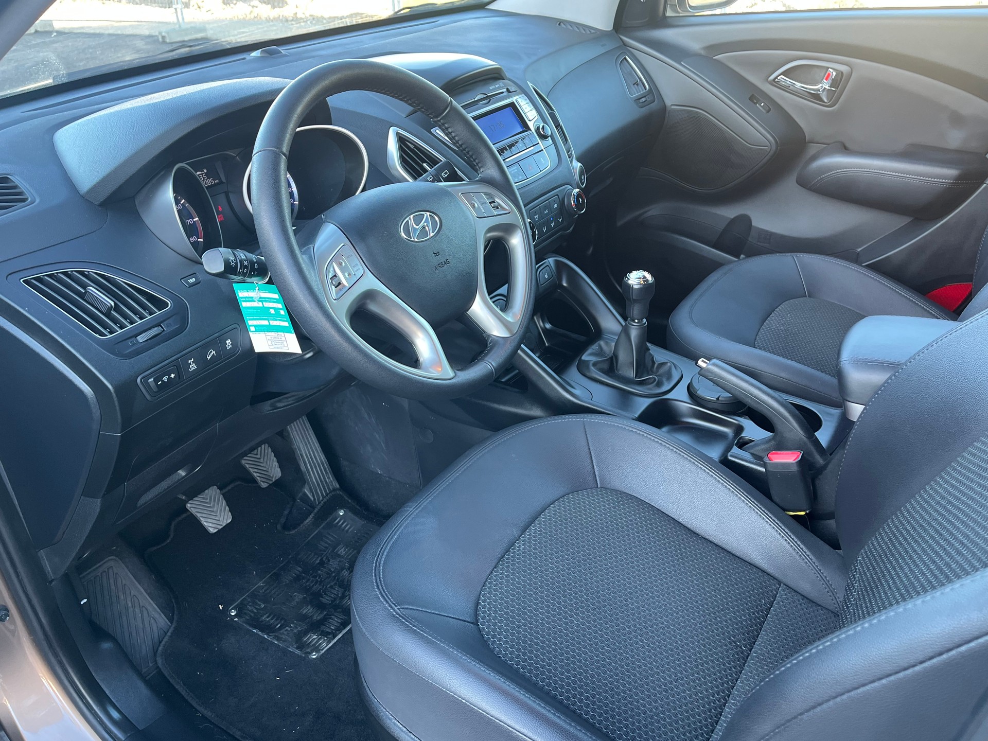 HYUNDAI iX 35 2.0 Premium 4WD-image-14
