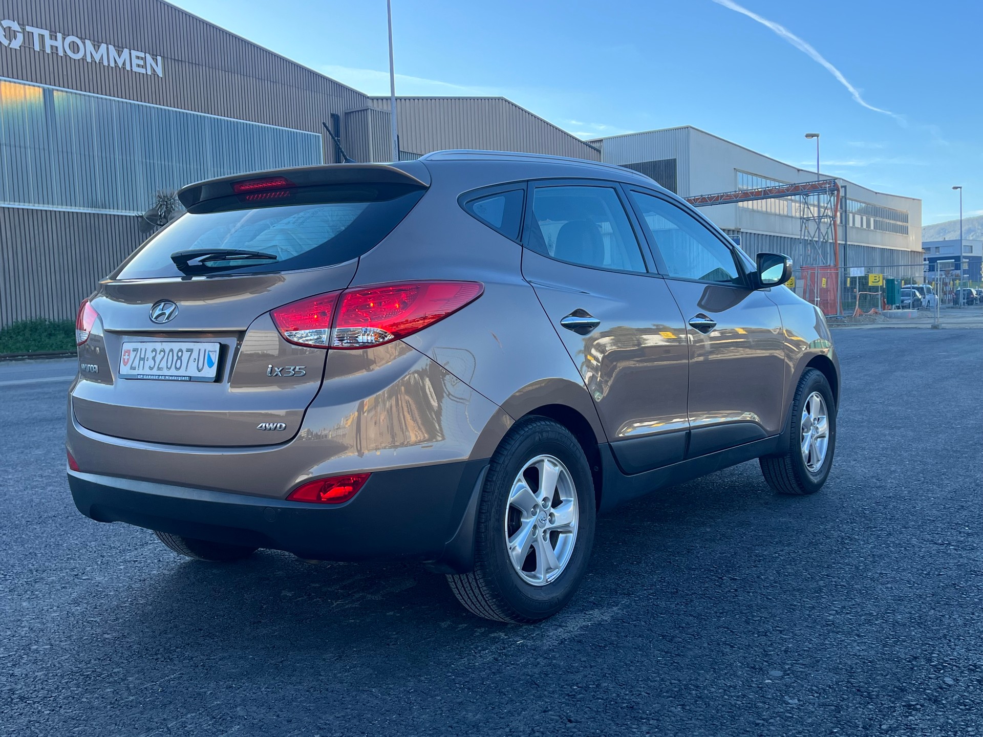 HYUNDAI iX 35 2.0 Premium 4WD-image-8