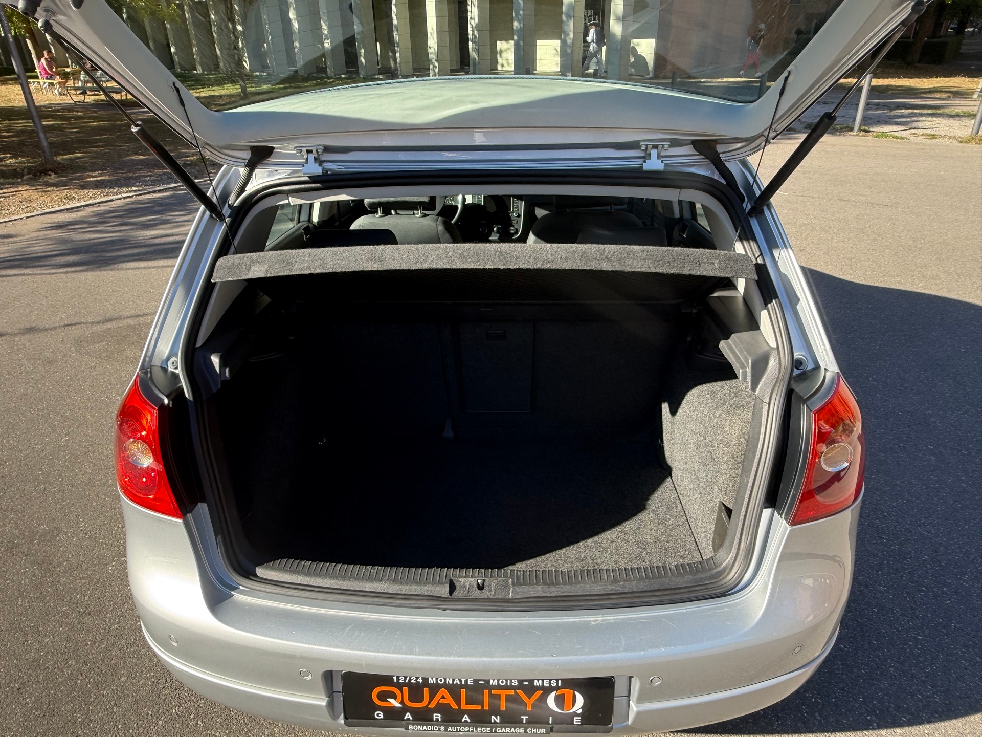 VW Golf 2.0 FSI Sportline-image-18