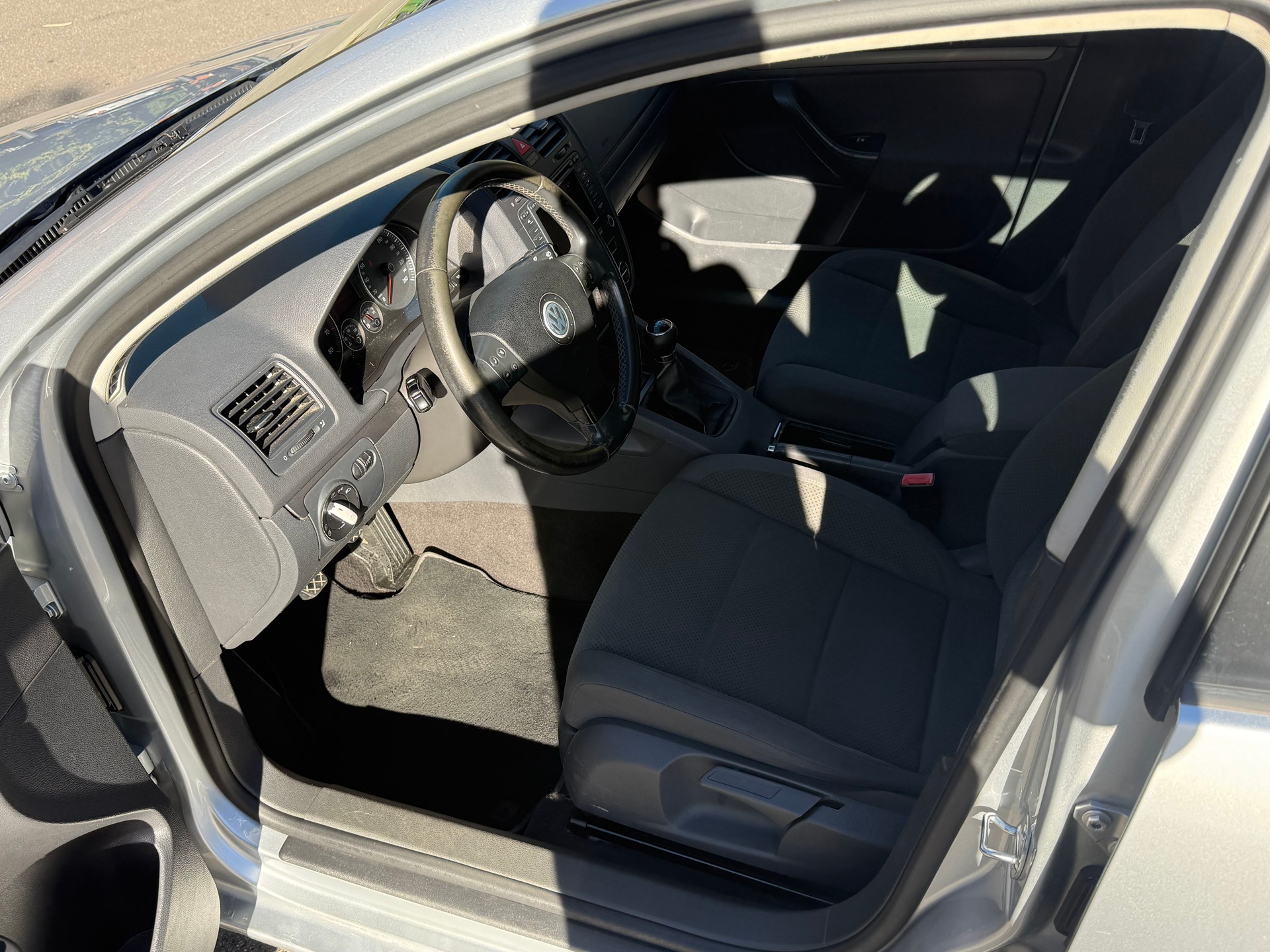 VW Golf 2.0 FSI Sportline-image-13