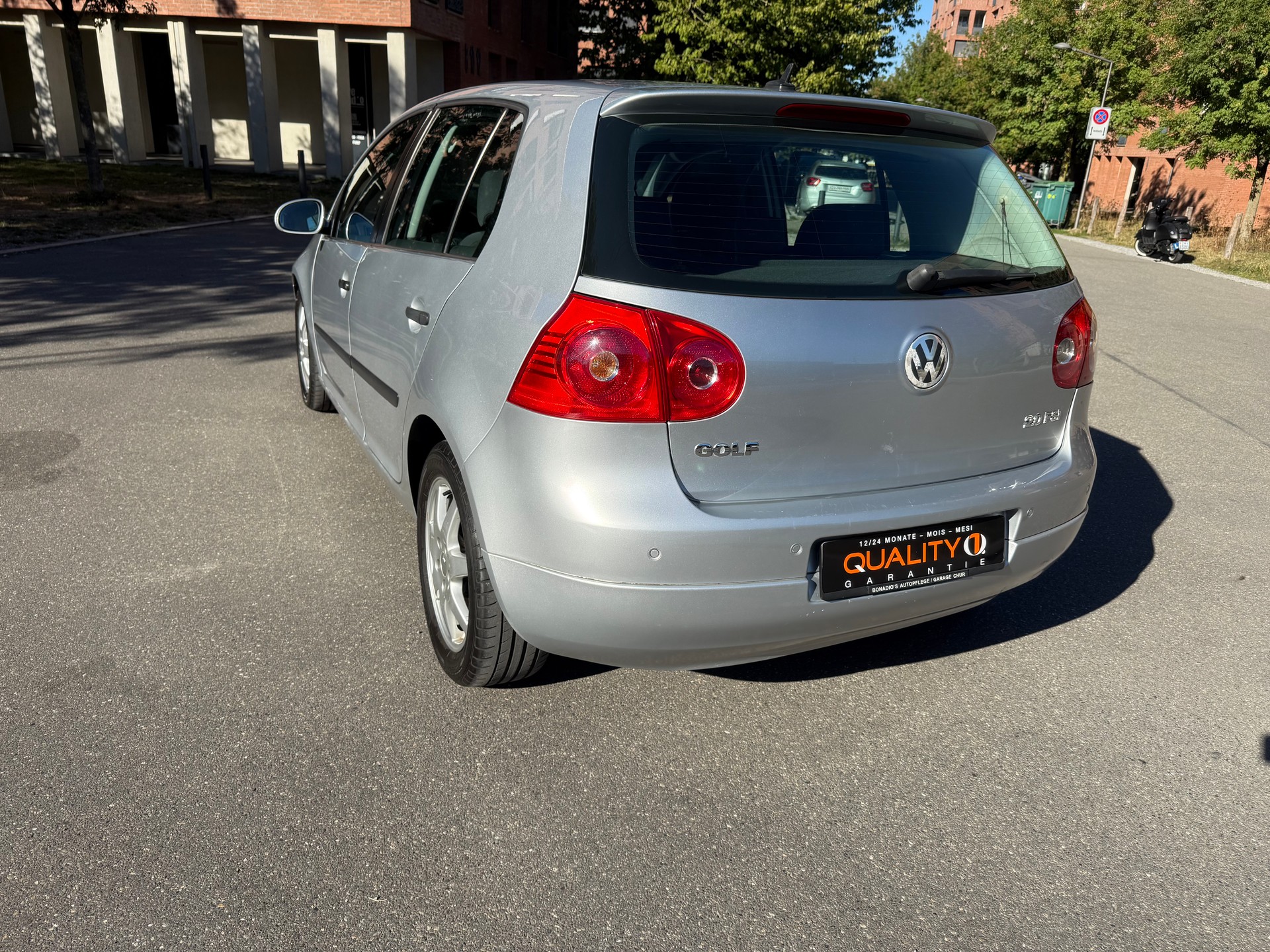 VW Golf 2.0 FSI Sportline-image-10