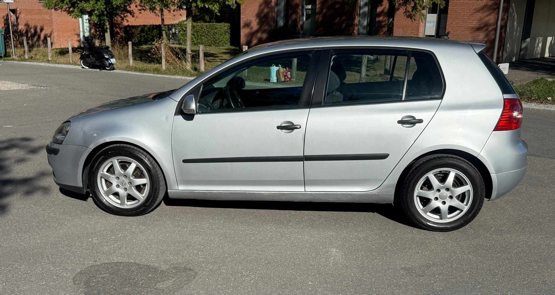 VW Golf 2.0 FSI Sportline-image-11