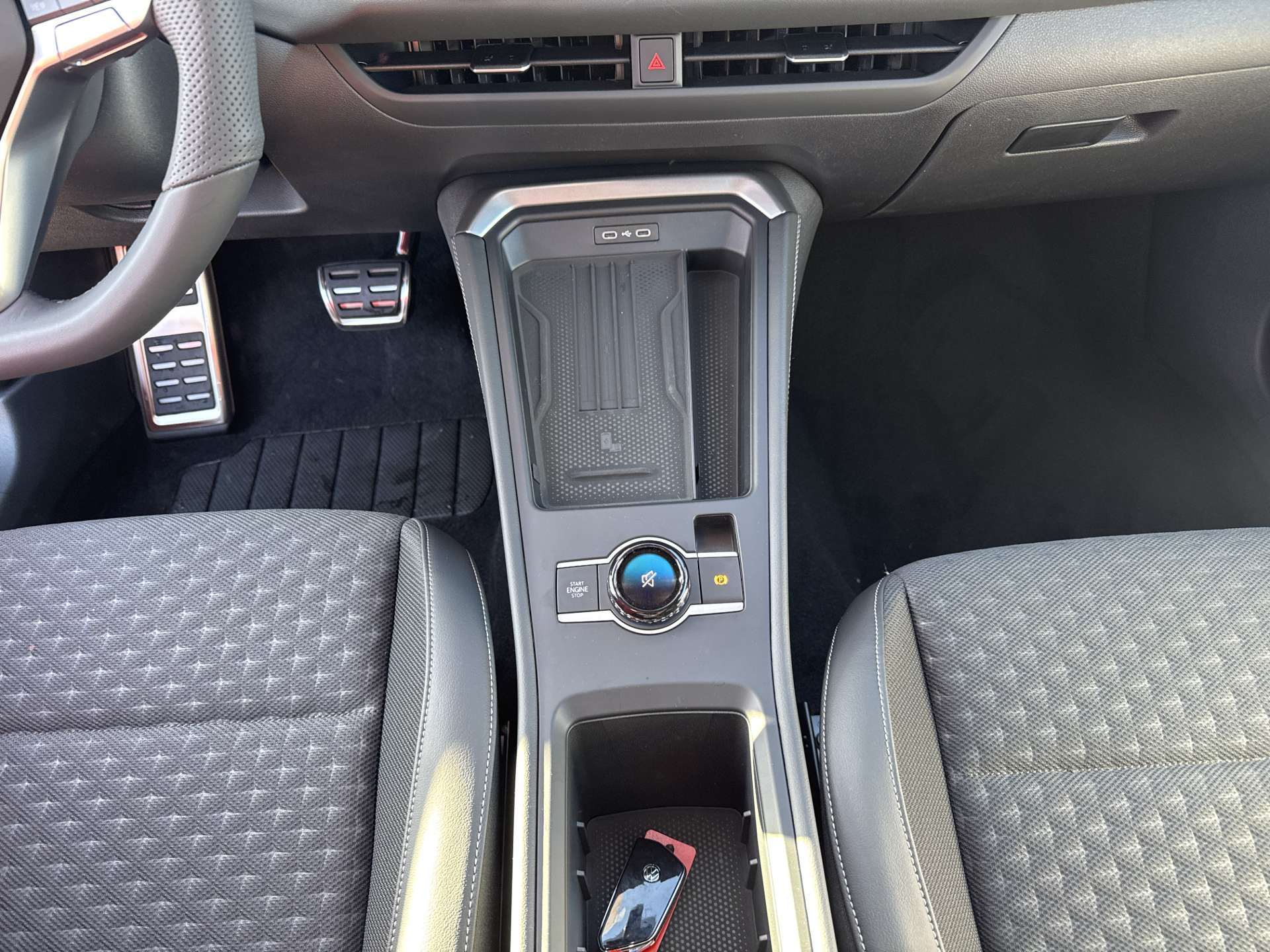 VW T-Roc 1.5 eTSi mHEV R-Line DSG-Automat-image-11