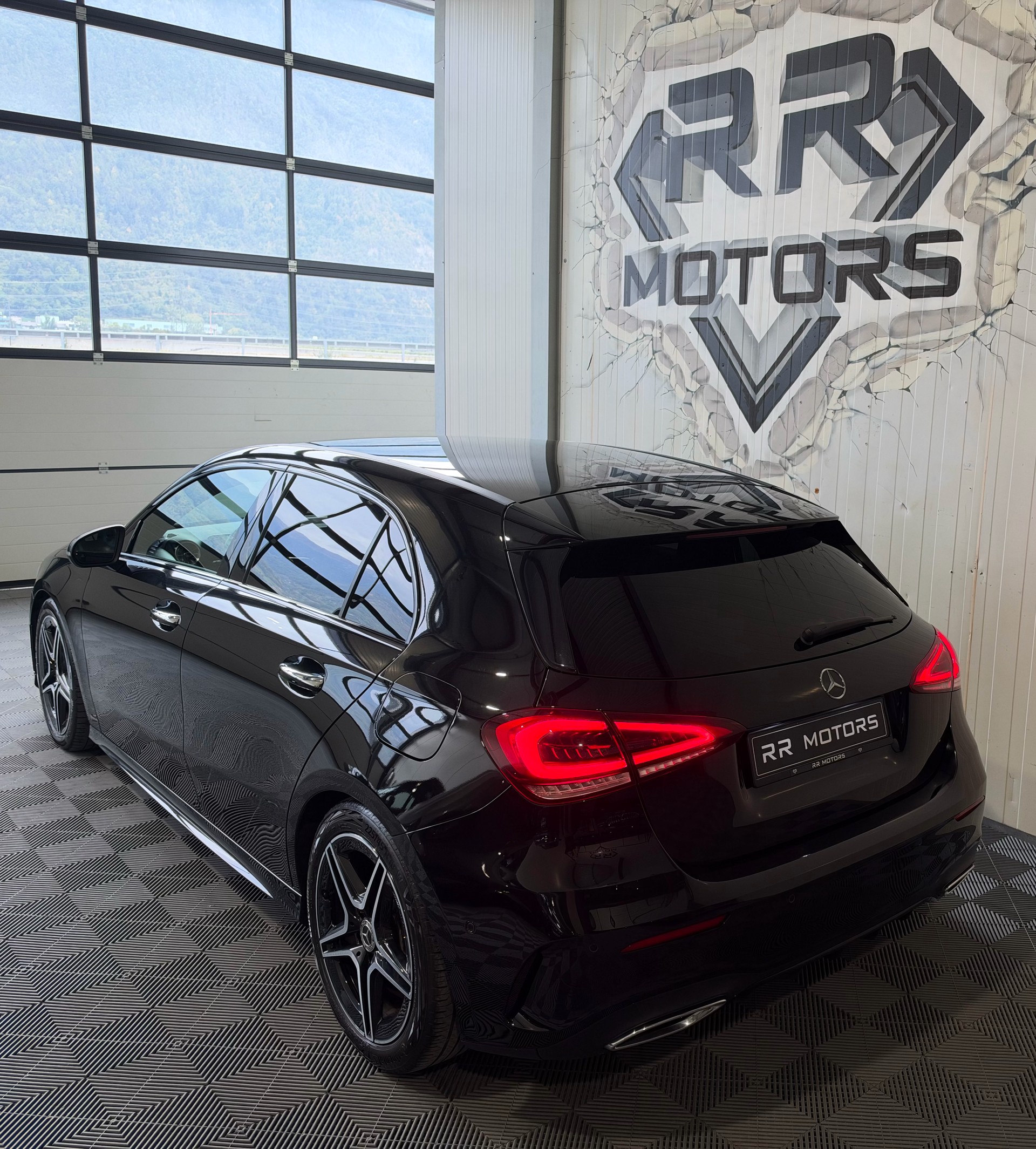 MERCEDES-BENZ A 250 4Matic AMG Line 4Matic 7G-DCT-image-2