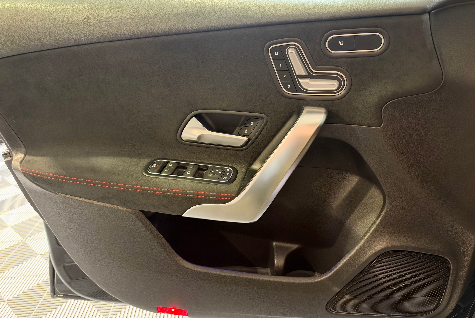 MERCEDES-BENZ A 250 4Matic AMG Line 4Matic 7G-DCT-image-10