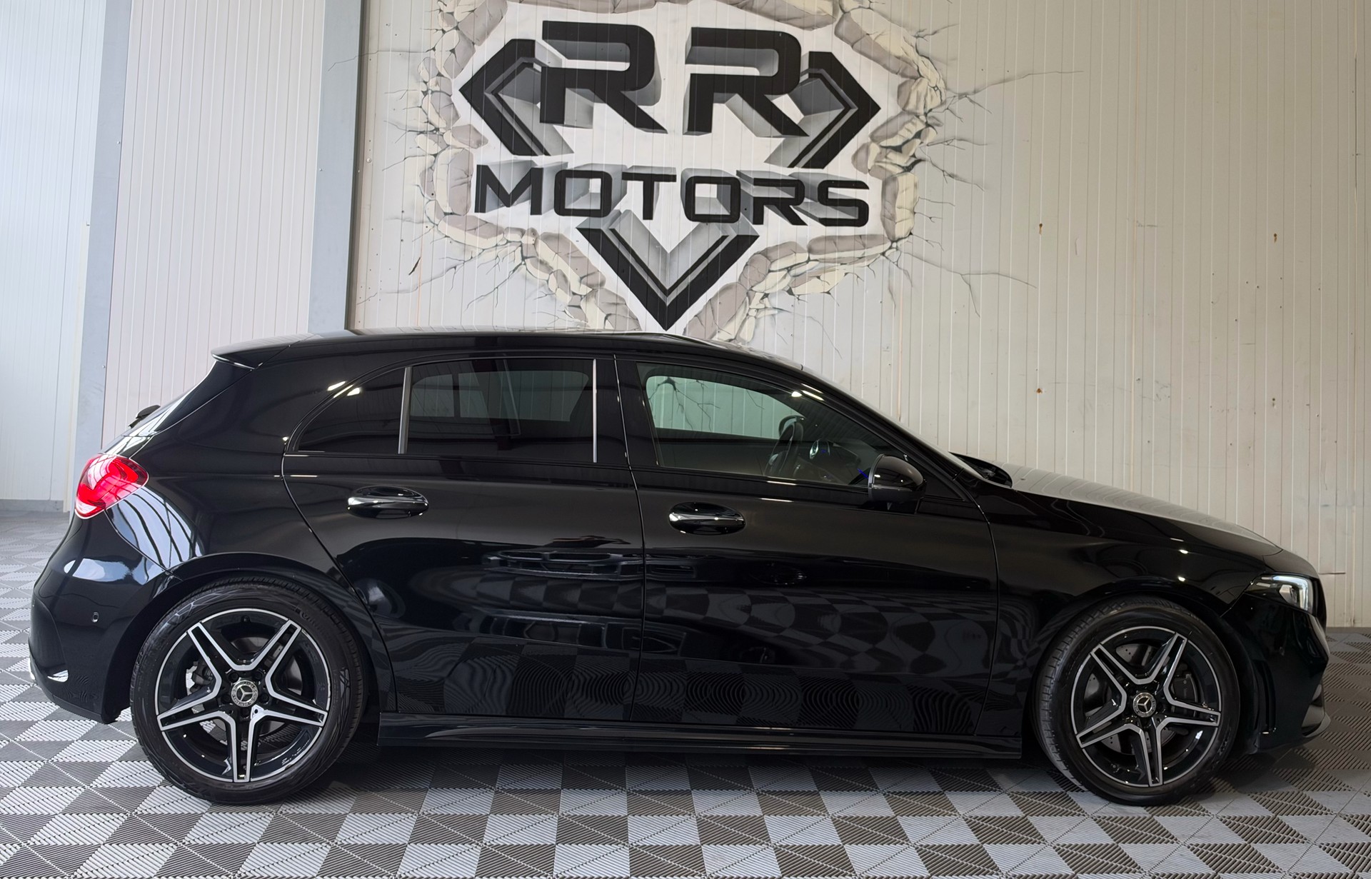 MERCEDES-BENZ A 250 4Matic AMG Line 4Matic 7G-DCT-image-4