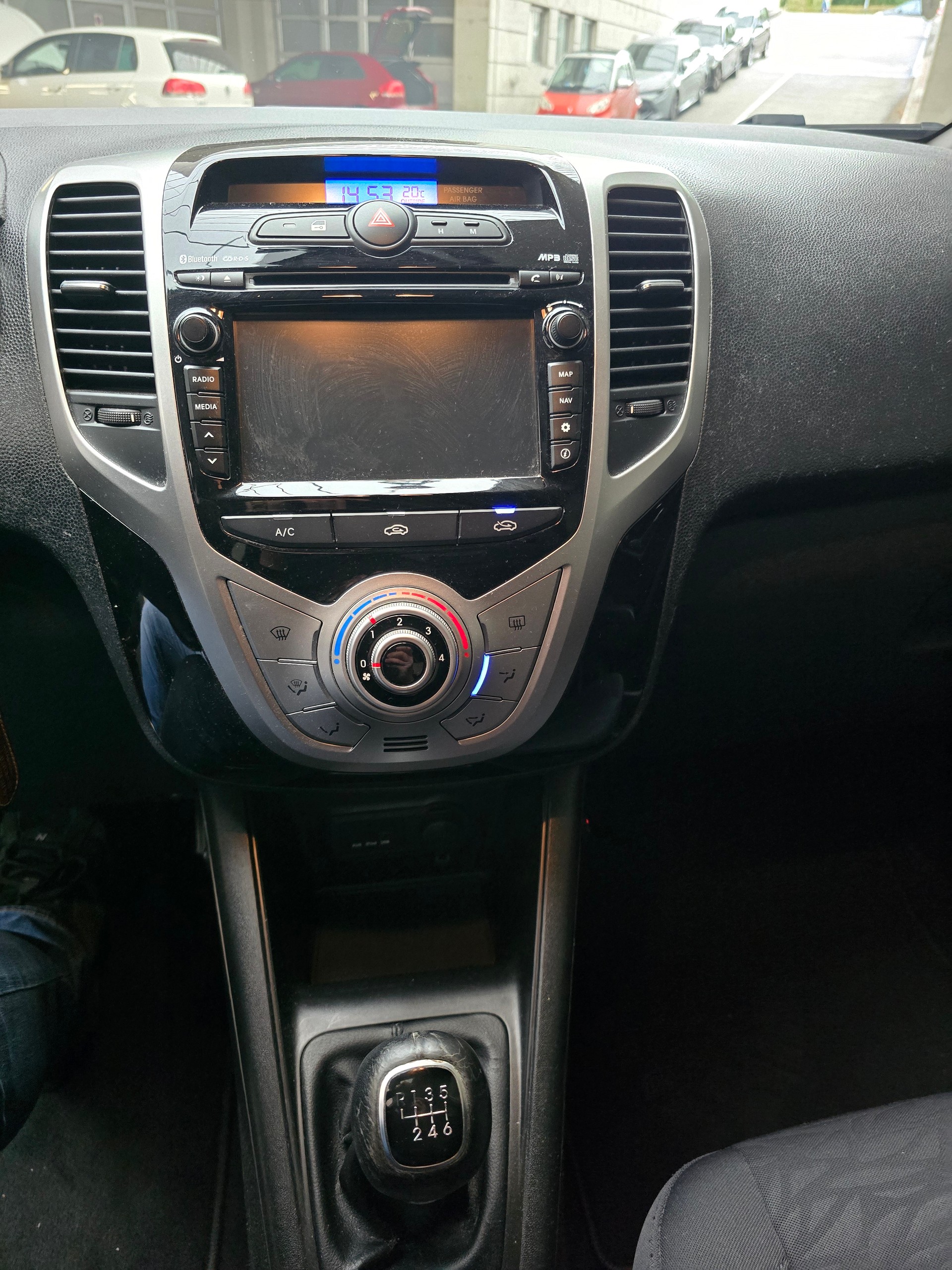 HYUNDAI iX20 1.6 Premium-image-6