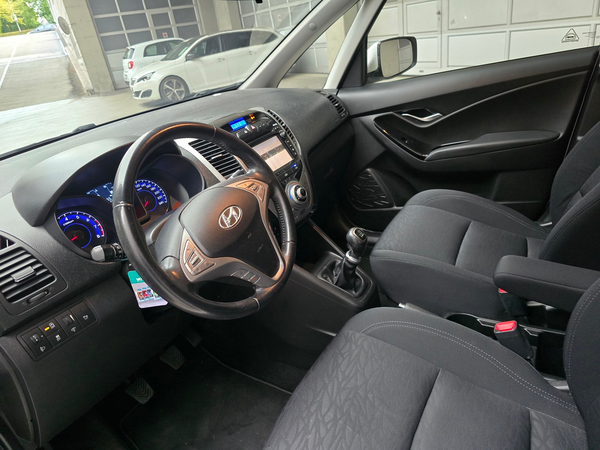 HYUNDAI iX20 1.6 Premium-image-4
