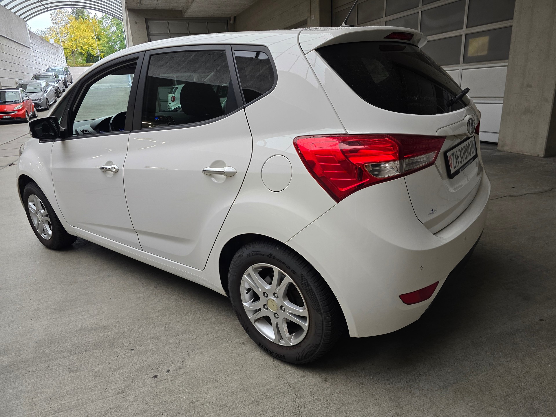 HYUNDAI iX20 1.6 Premium-image-2