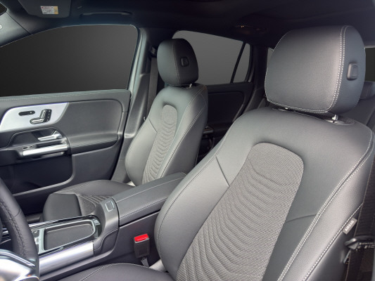 MERCEDES-BENZ GLA 200 Night Star 7G-D-image-6