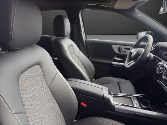 MERCEDES-BENZ GLA 200 Night Star 7G-D-image-7