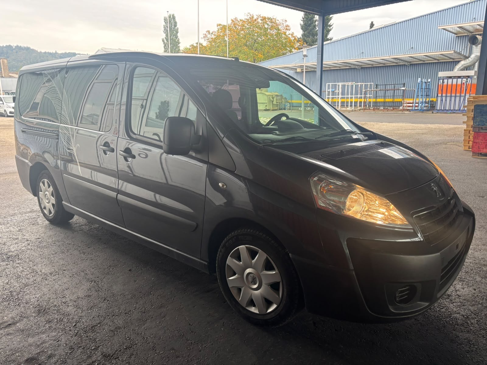PEUGEOT Expert Tepee 2.0 HDi Shuttle L2-image-2