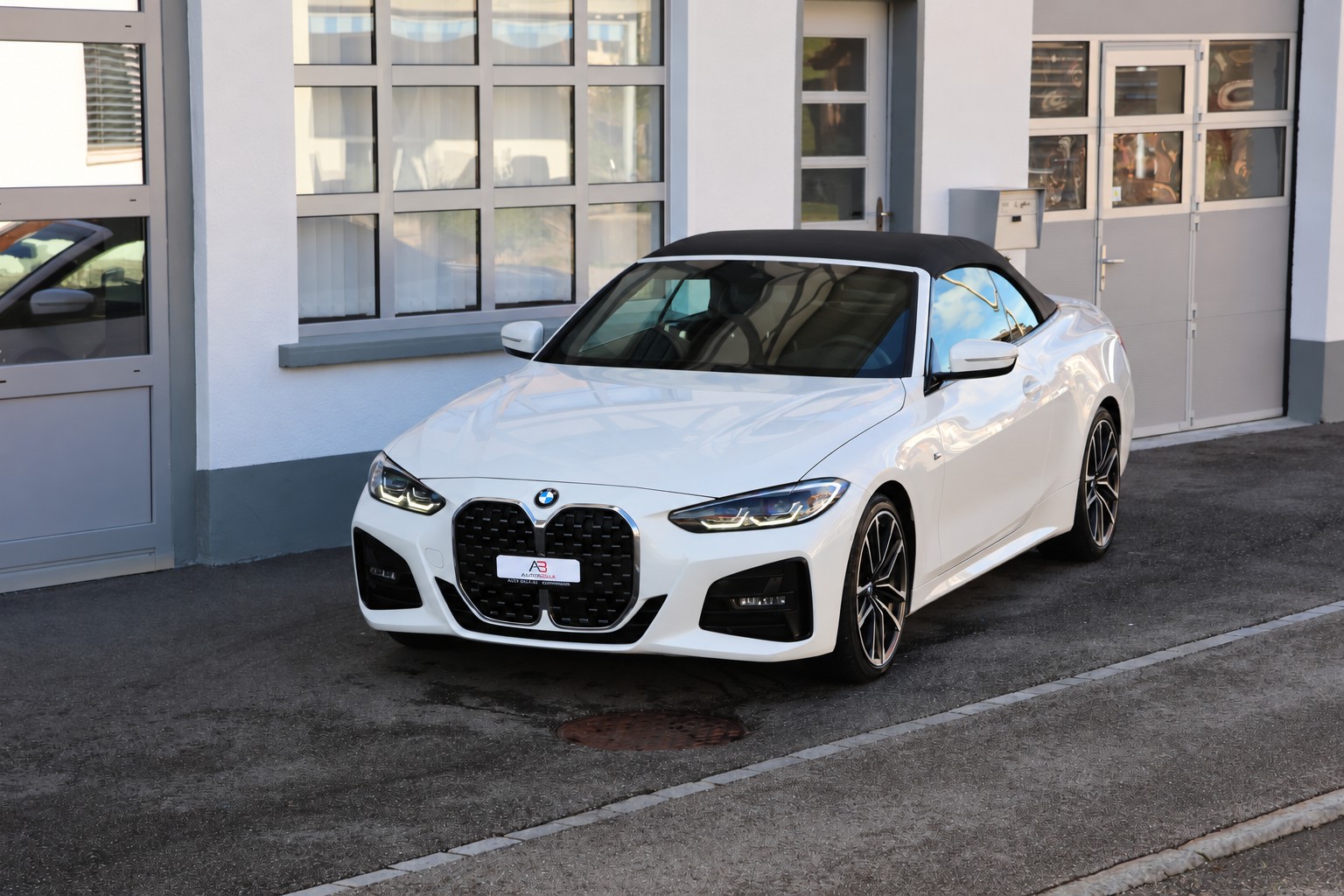 BMW 420i Cabriolet M Sport Steptronic-image-0
