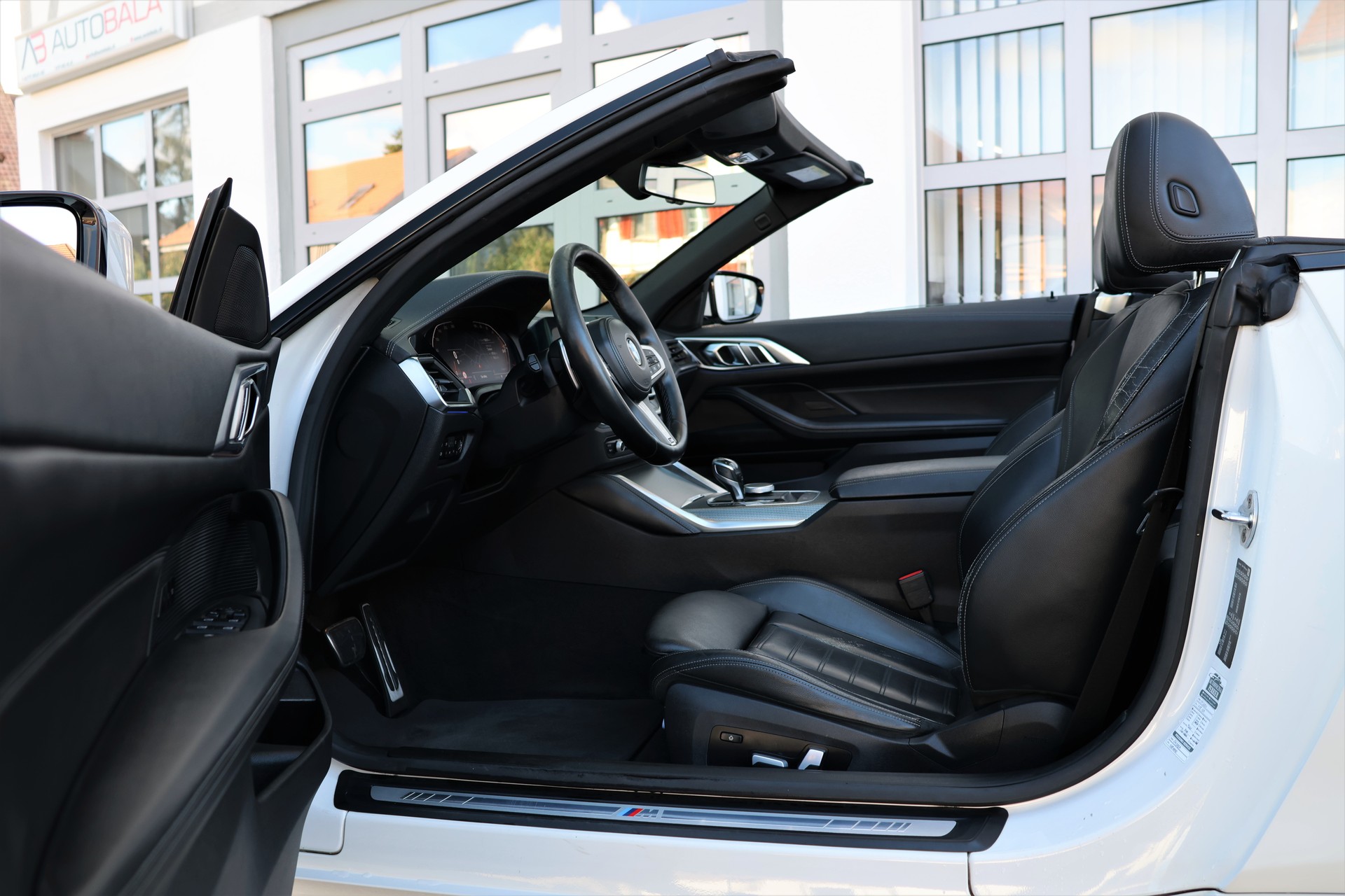 BMW 420i Cabriolet M Sport Steptronic-image-14