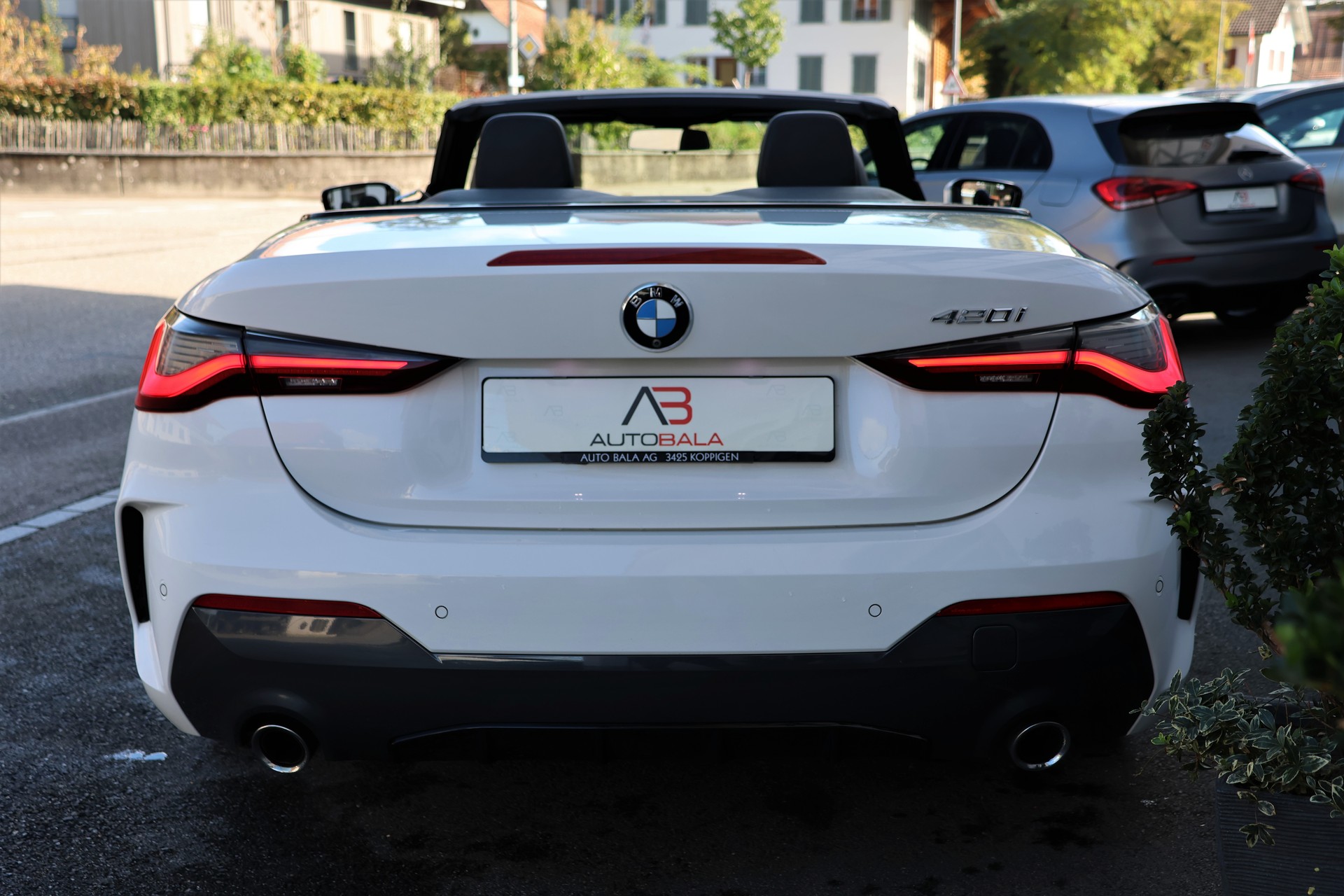 BMW 420i Cabriolet M Sport Steptronic-image-11