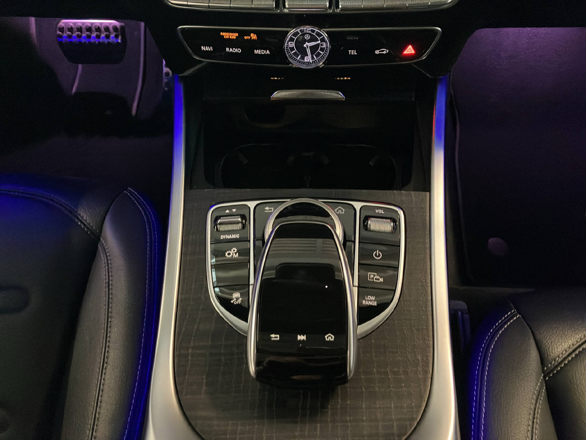 MERCEDES-BENZ G 350 d AMG Line-image-9