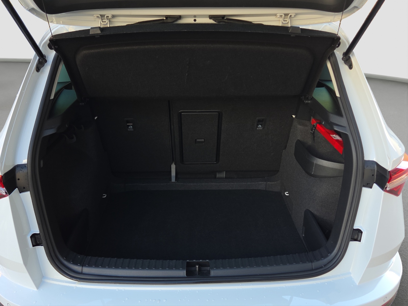 SKODA Karoq 1.5 TSI Ambition-image-9