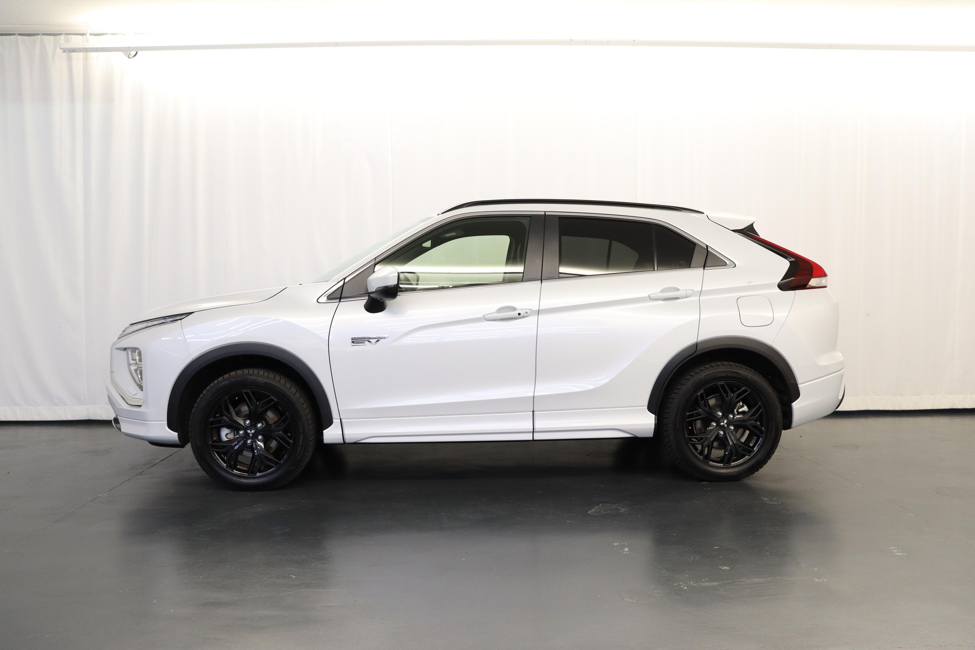 MITSUBISHI Eclipse Cross 2.4 PHEV Instyle 4x4-image-3