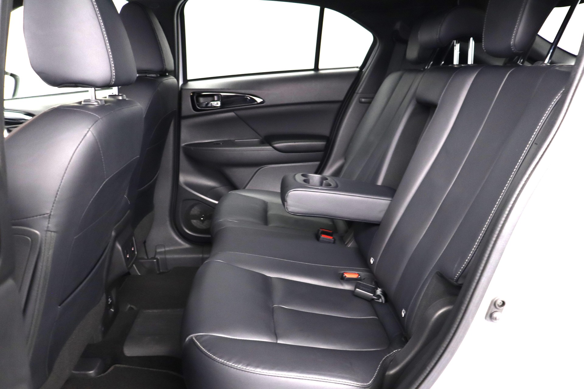MITSUBISHI Eclipse Cross 2.4 PHEV Instyle 4x4-image-8
