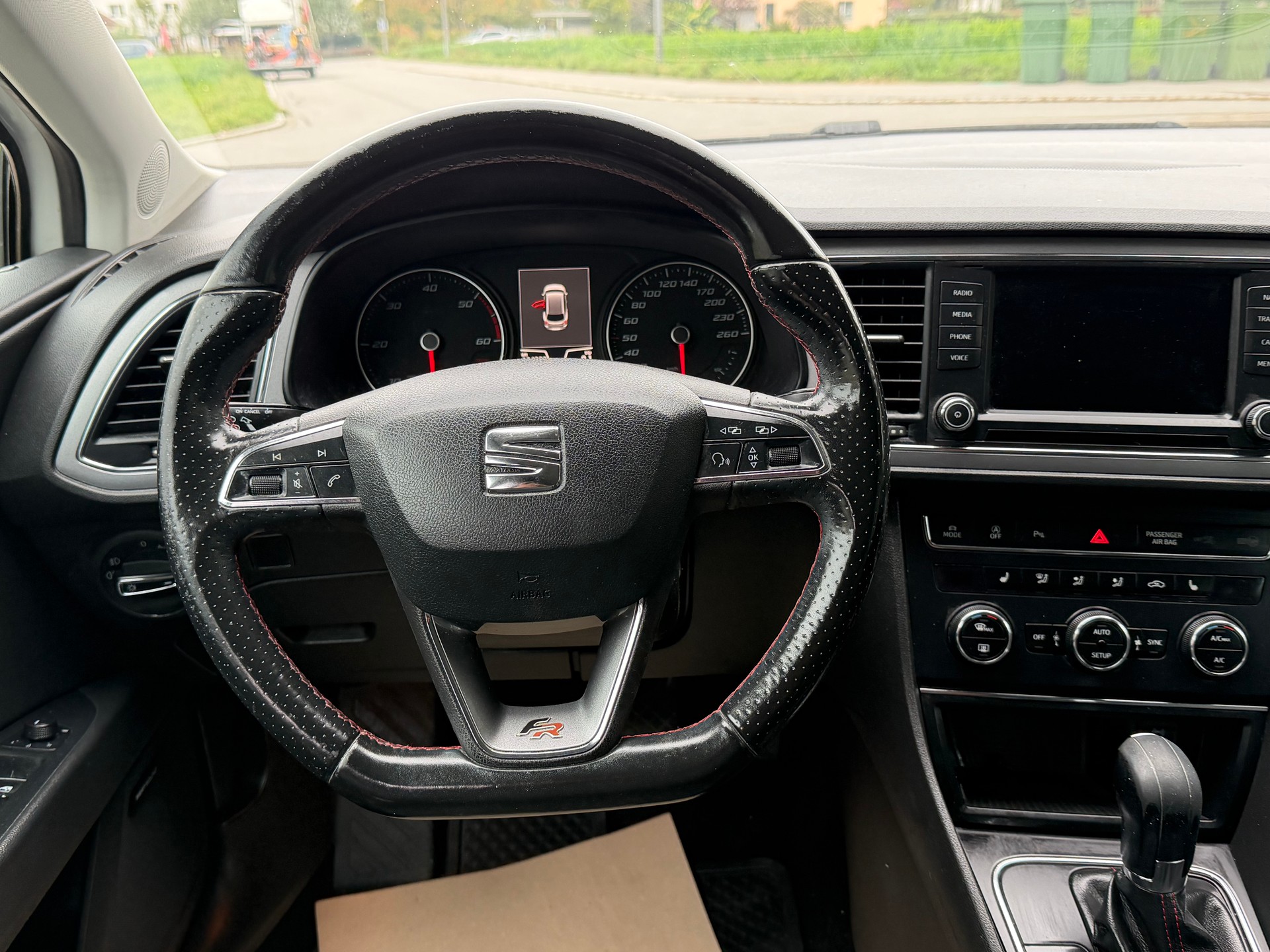 SEAT Leon ST 2.0 TDI FR DSG-image-9