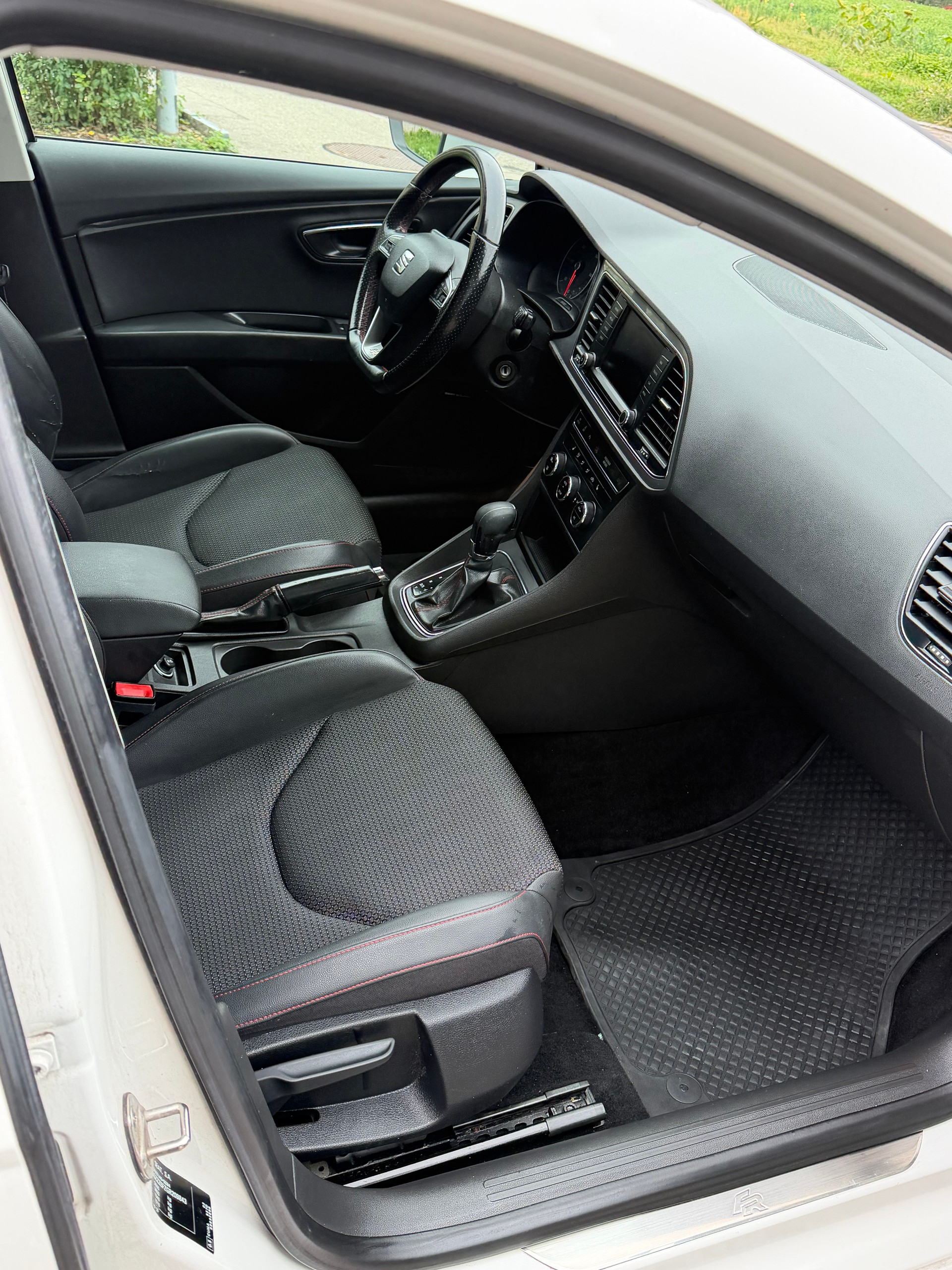 SEAT Leon ST 2.0 TDI FR DSG-image-8