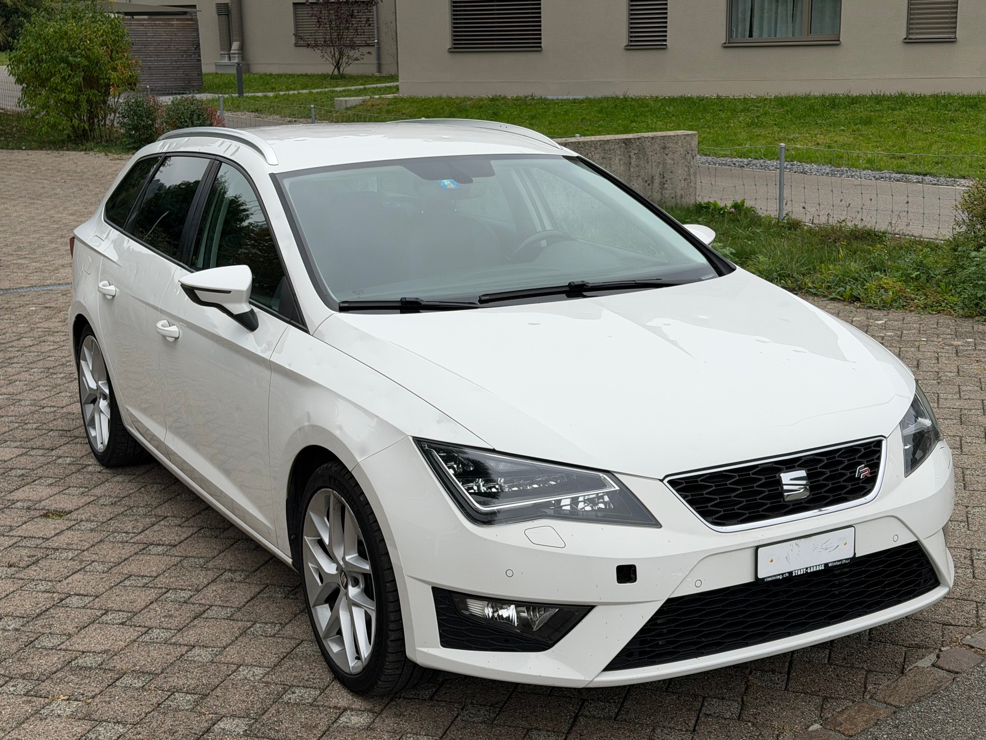 SEAT Leon ST 2.0 TDI FR DSG-image-2