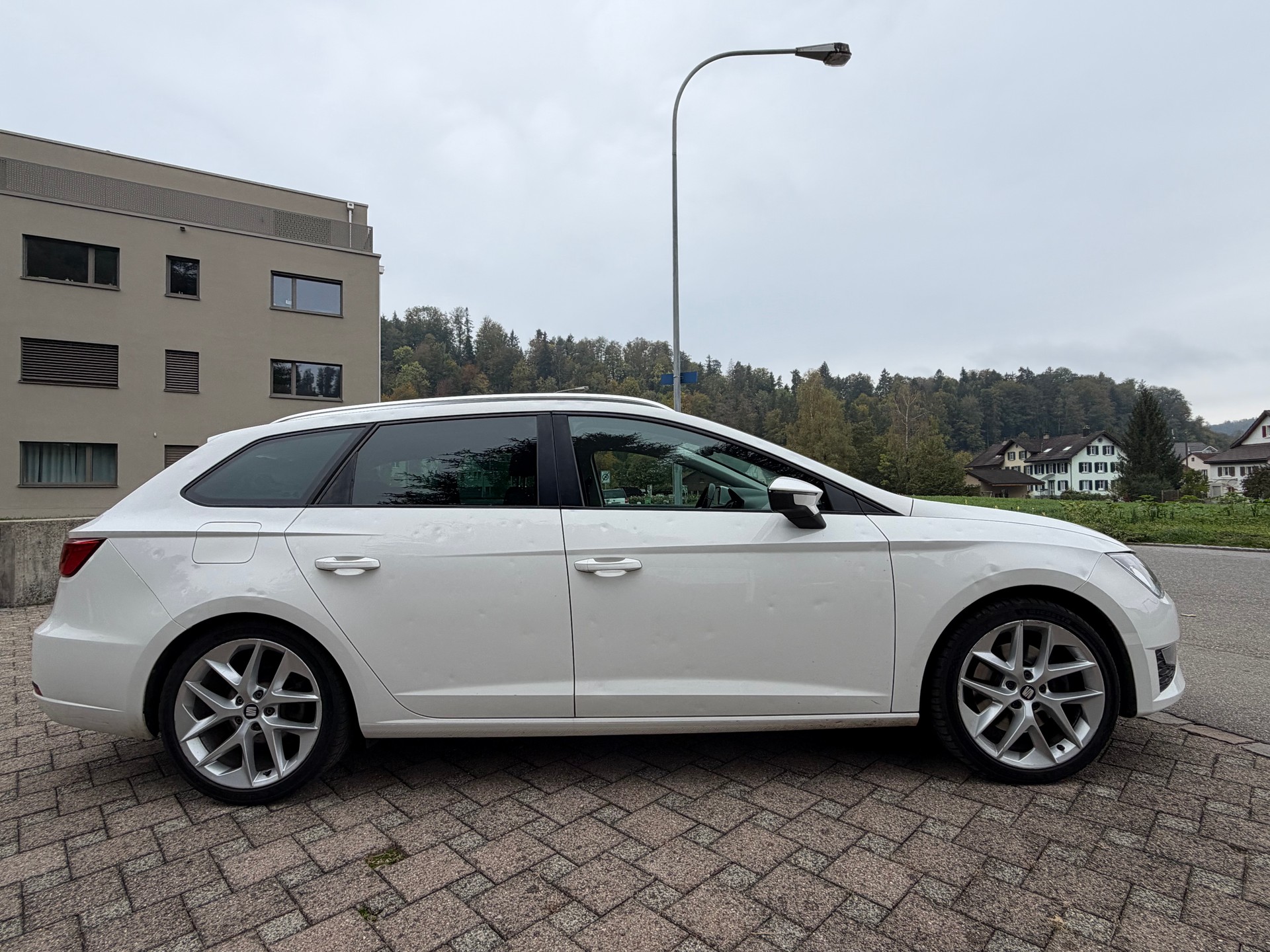 SEAT Leon ST 2.0 TDI FR DSG-image-6
