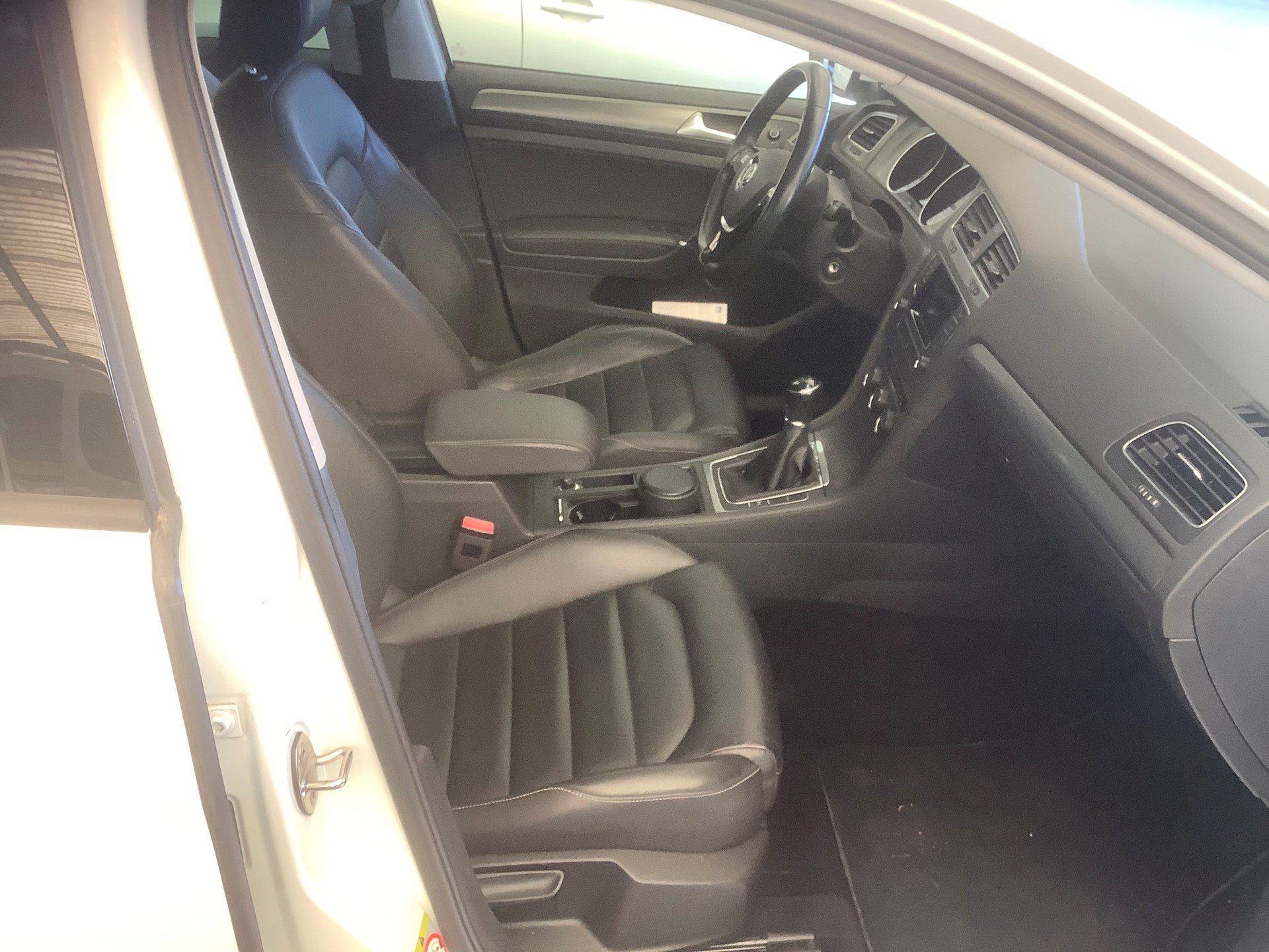 VW Golf 1.4 TSI Highline-image-12