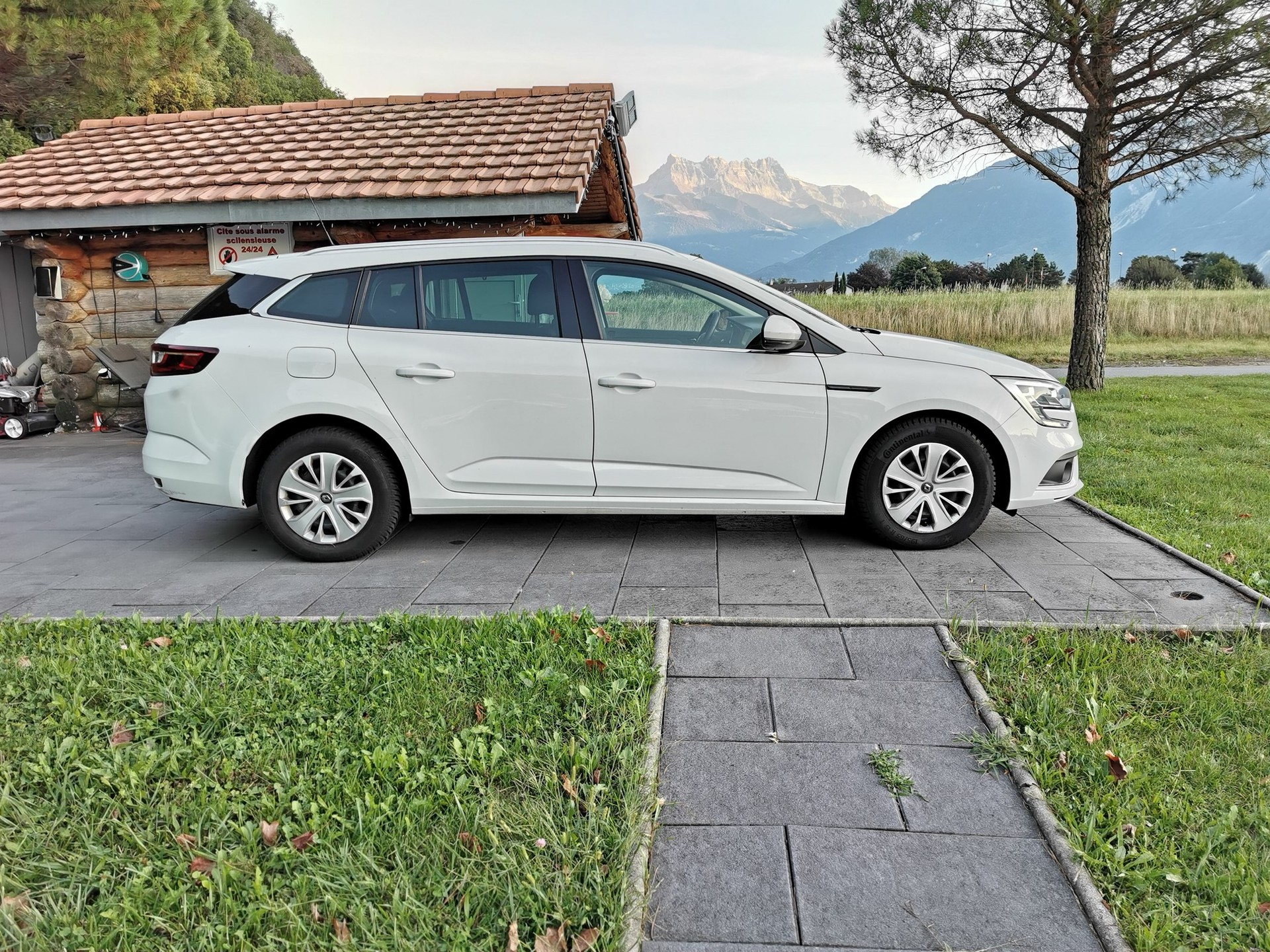 RENAULT Mégane Grandtour 1.5 dCi Business EDC-image-11