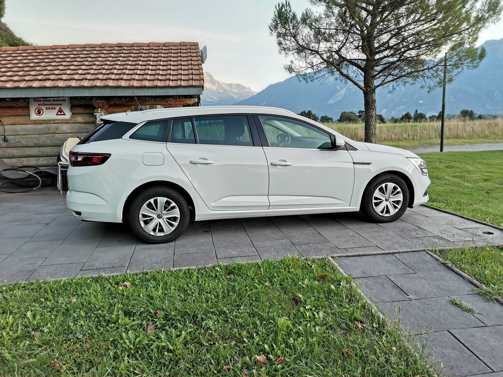 RENAULT Mégane Grandtour 1.5 dCi Business EDC-image-9