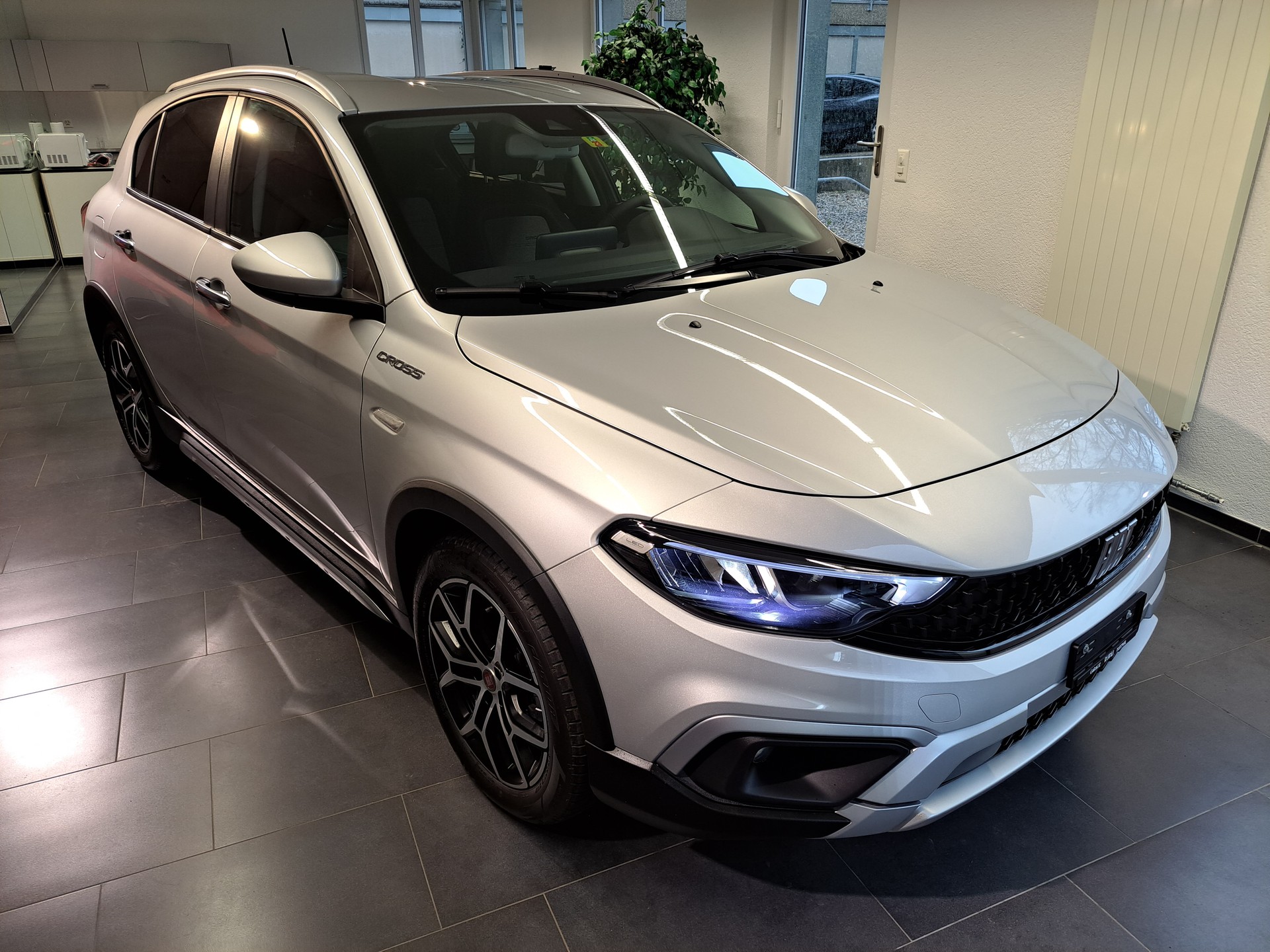 FIAT Tipo Hybrid 1.5 Cross-image-0