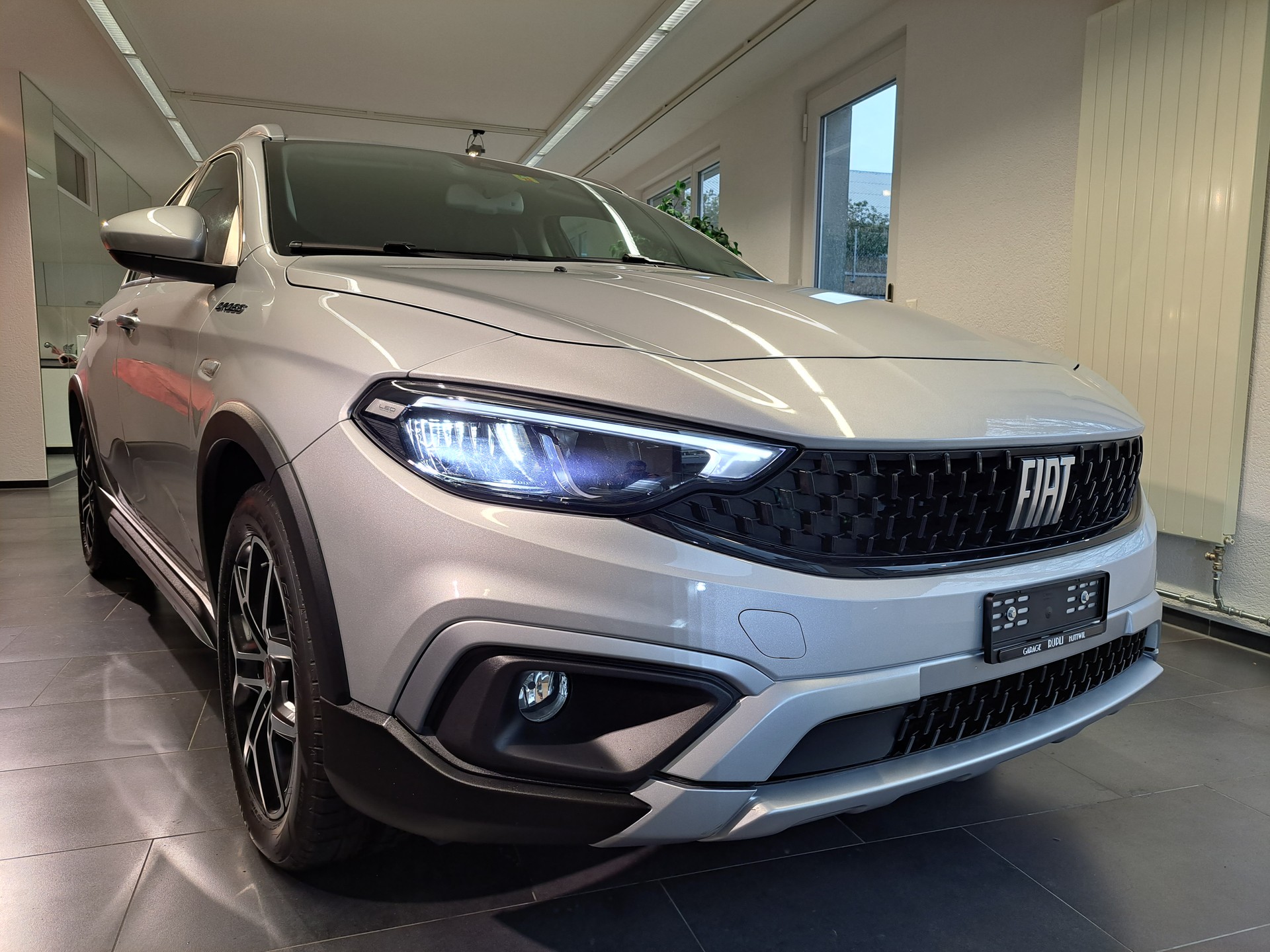 FIAT Tipo Hybrid 1.5 Cross-image-1