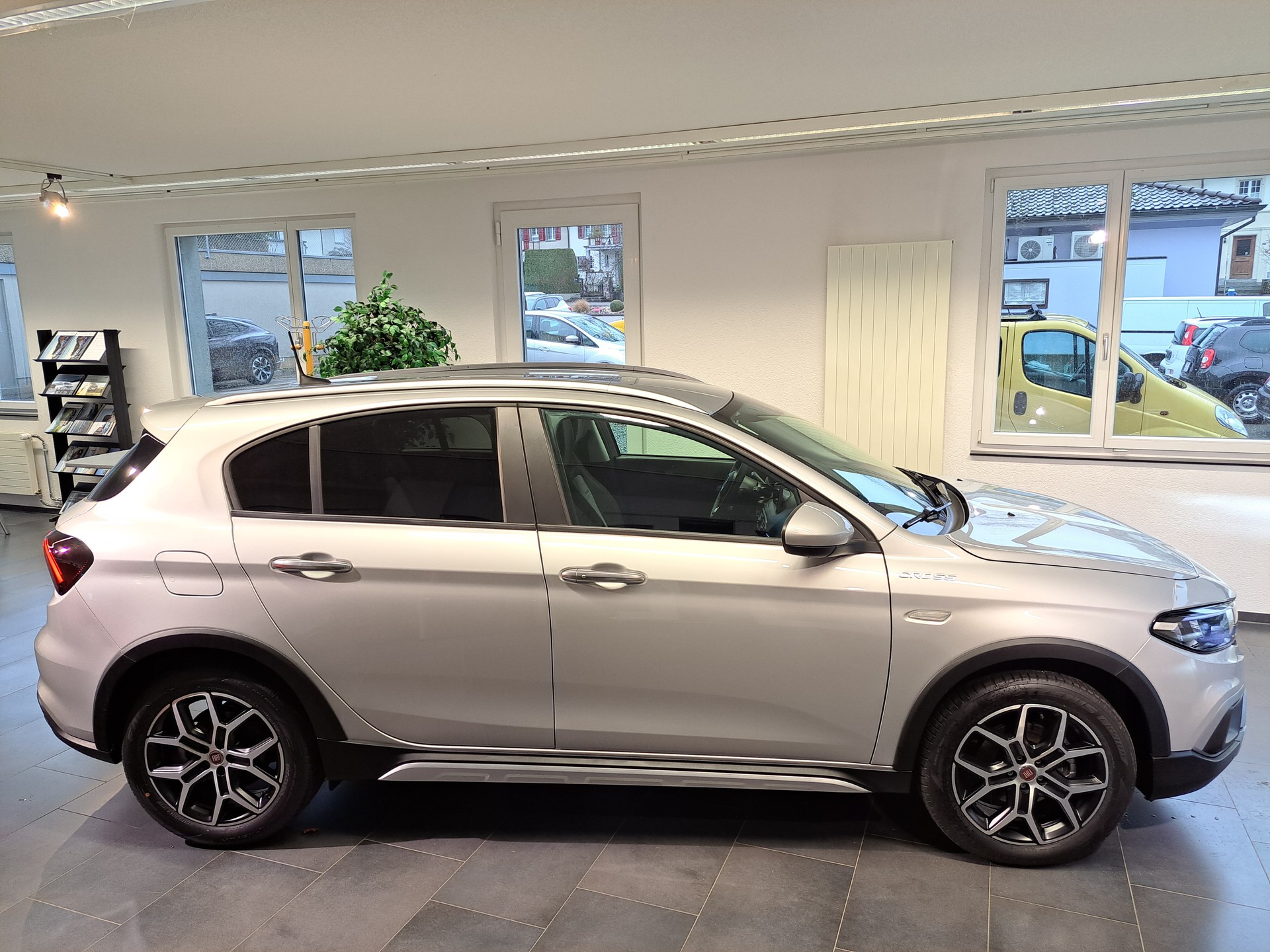 FIAT Tipo Hybrid 1.5 Cross-image-2