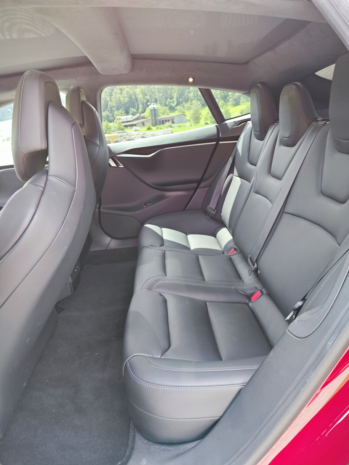 TESLA Model S 100 D-image-5