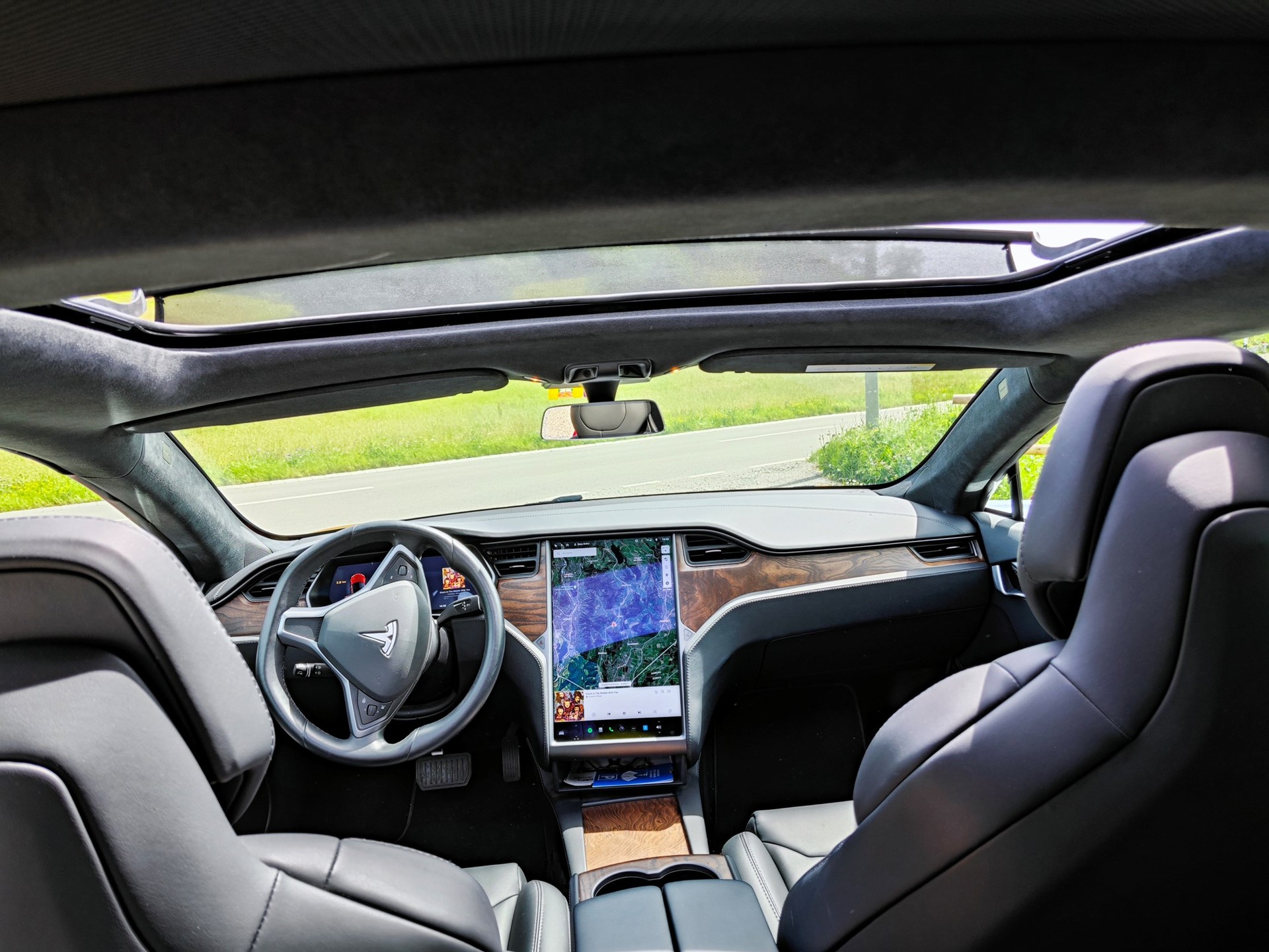 TESLA Model S 100 D-image-7