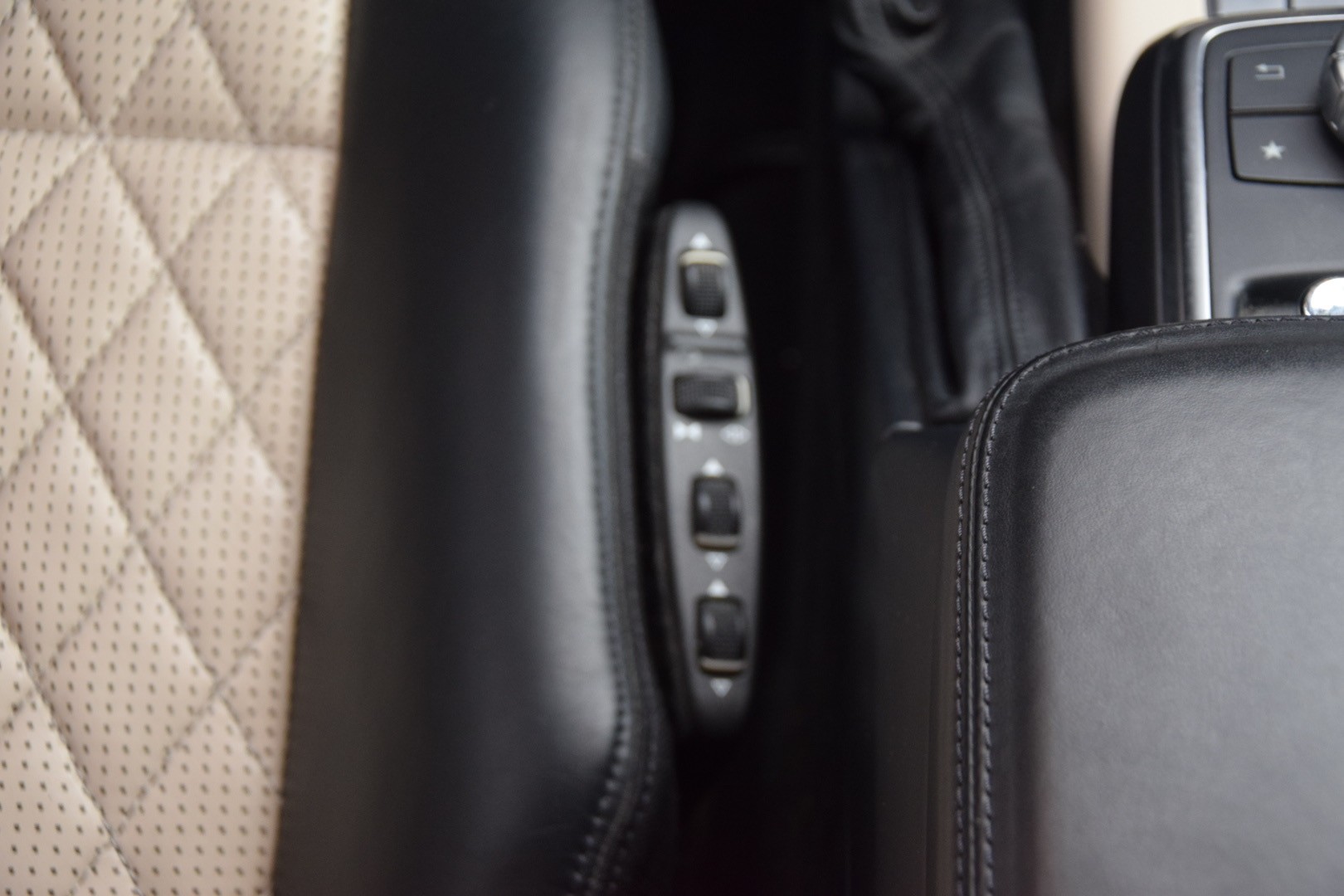 MERCEDES-BENZ G 63 AMG Speedshift Plus 7G-Tronic-image-28