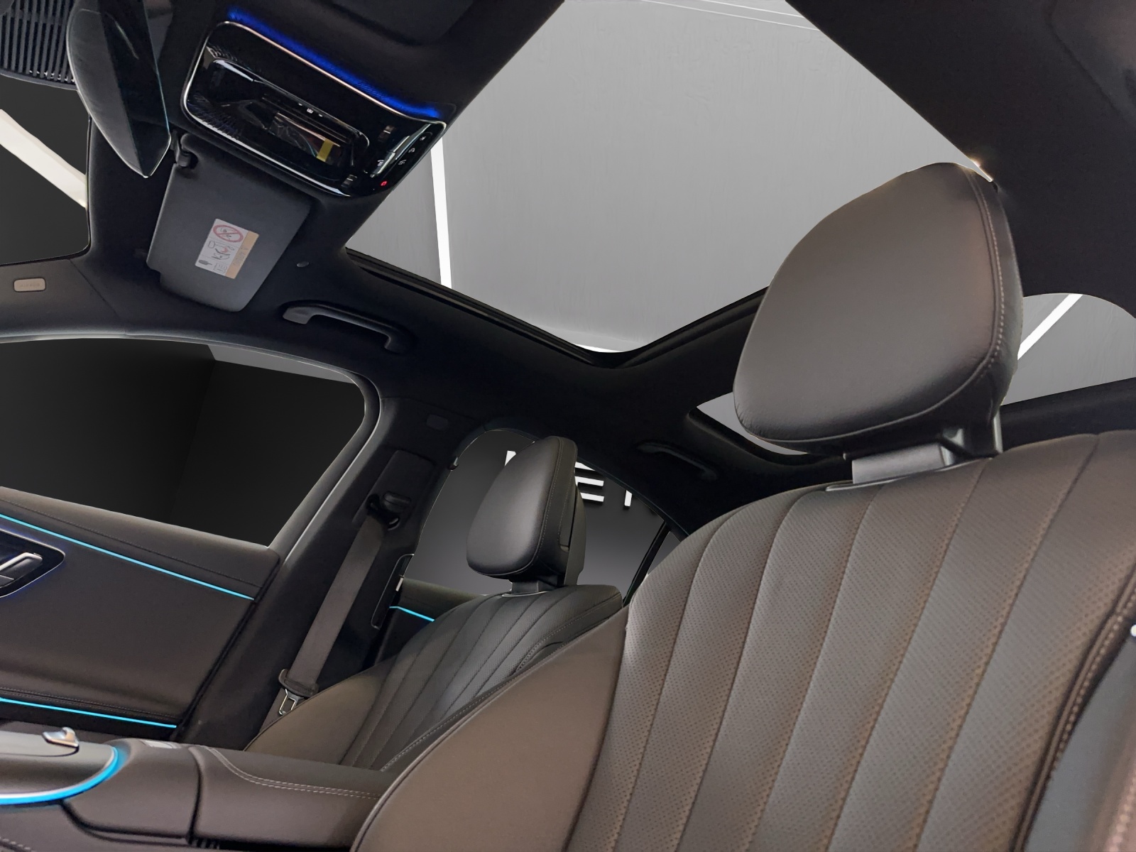 MERCEDES-BENZ E 220 d 4Matic 9G-Tronic-image-13