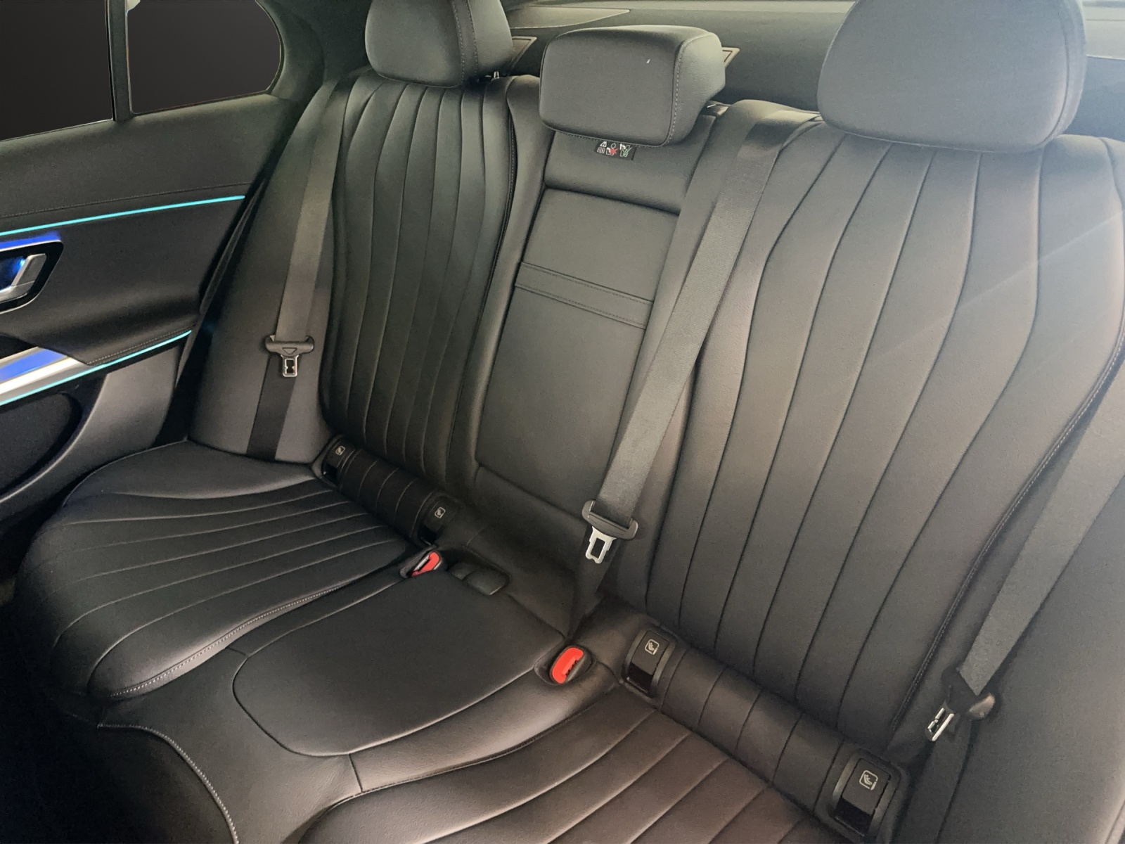 MERCEDES-BENZ E 220 d 4Matic 9G-Tronic-image-14