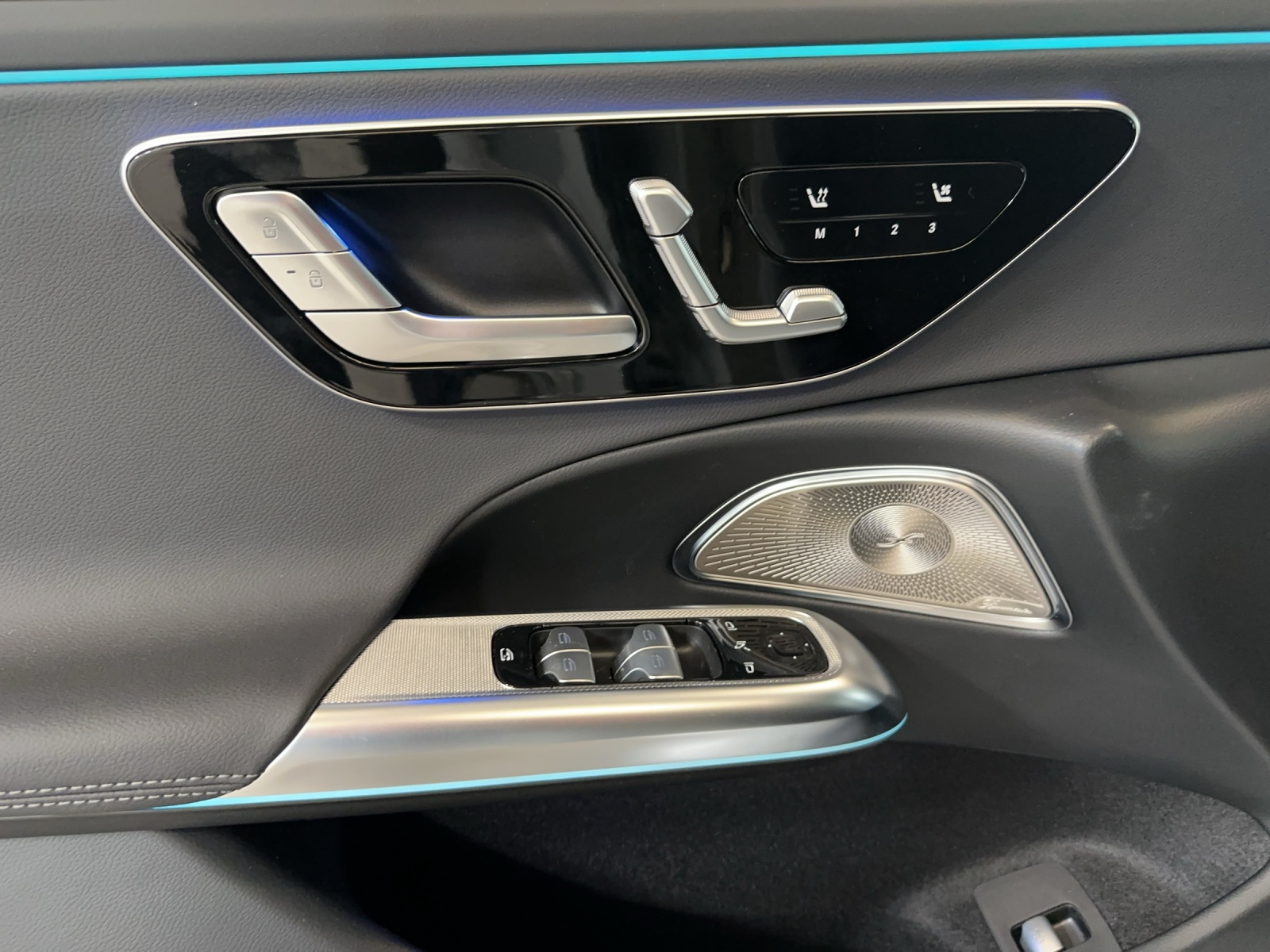 MERCEDES-BENZ E 220 d 4Matic 9G-Tronic-image-12
