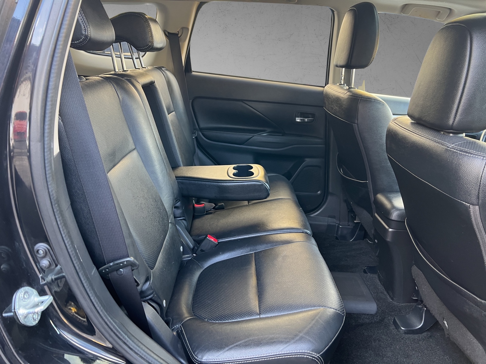 MITSUBISHI Outlander 2.0 PHEV Navigator eAssist-image-13