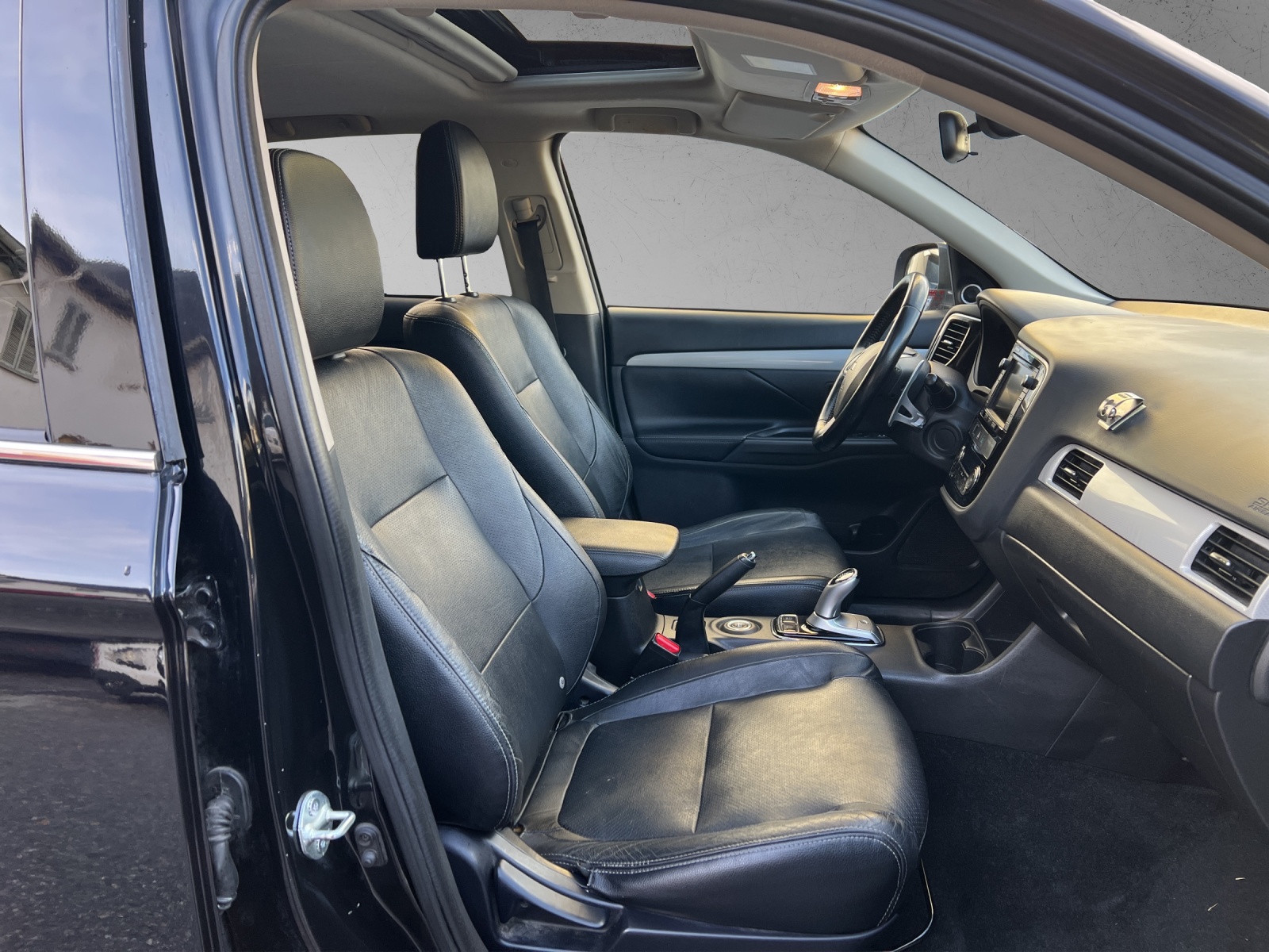 MITSUBISHI Outlander 2.0 PHEV Navigator eAssist-image-11