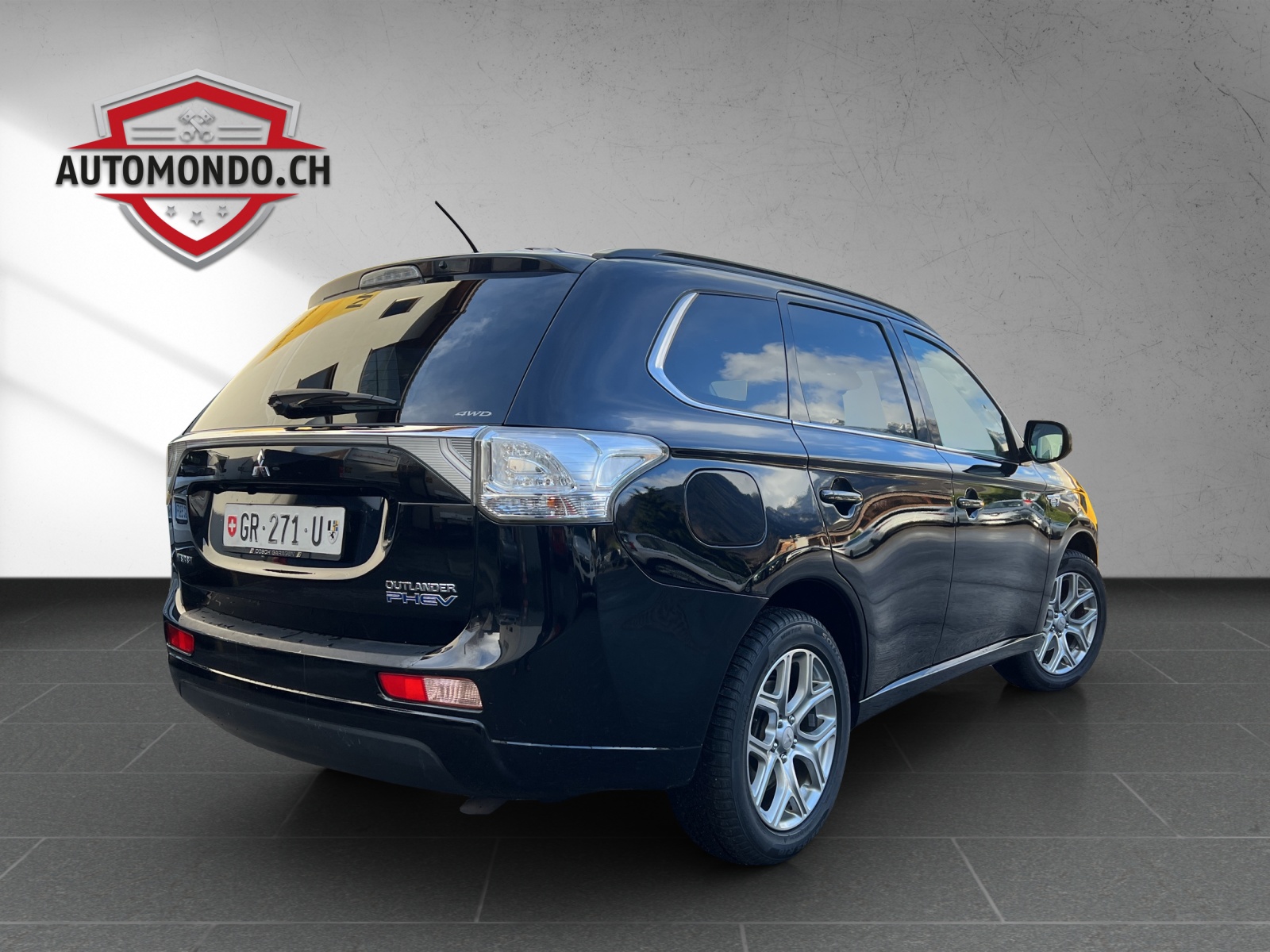 MITSUBISHI Outlander 2.0 PHEV Navigator eAssist-image-4