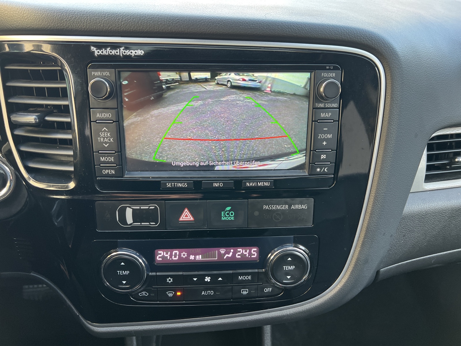MITSUBISHI Outlander 2.0 PHEV Navigator eAssist-image-9