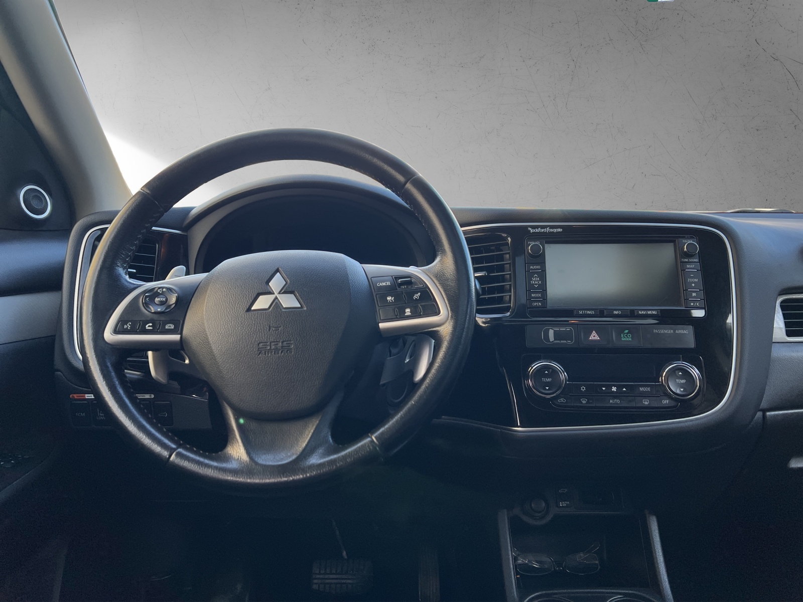 MITSUBISHI Outlander 2.0 PHEV Navigator eAssist-image-8