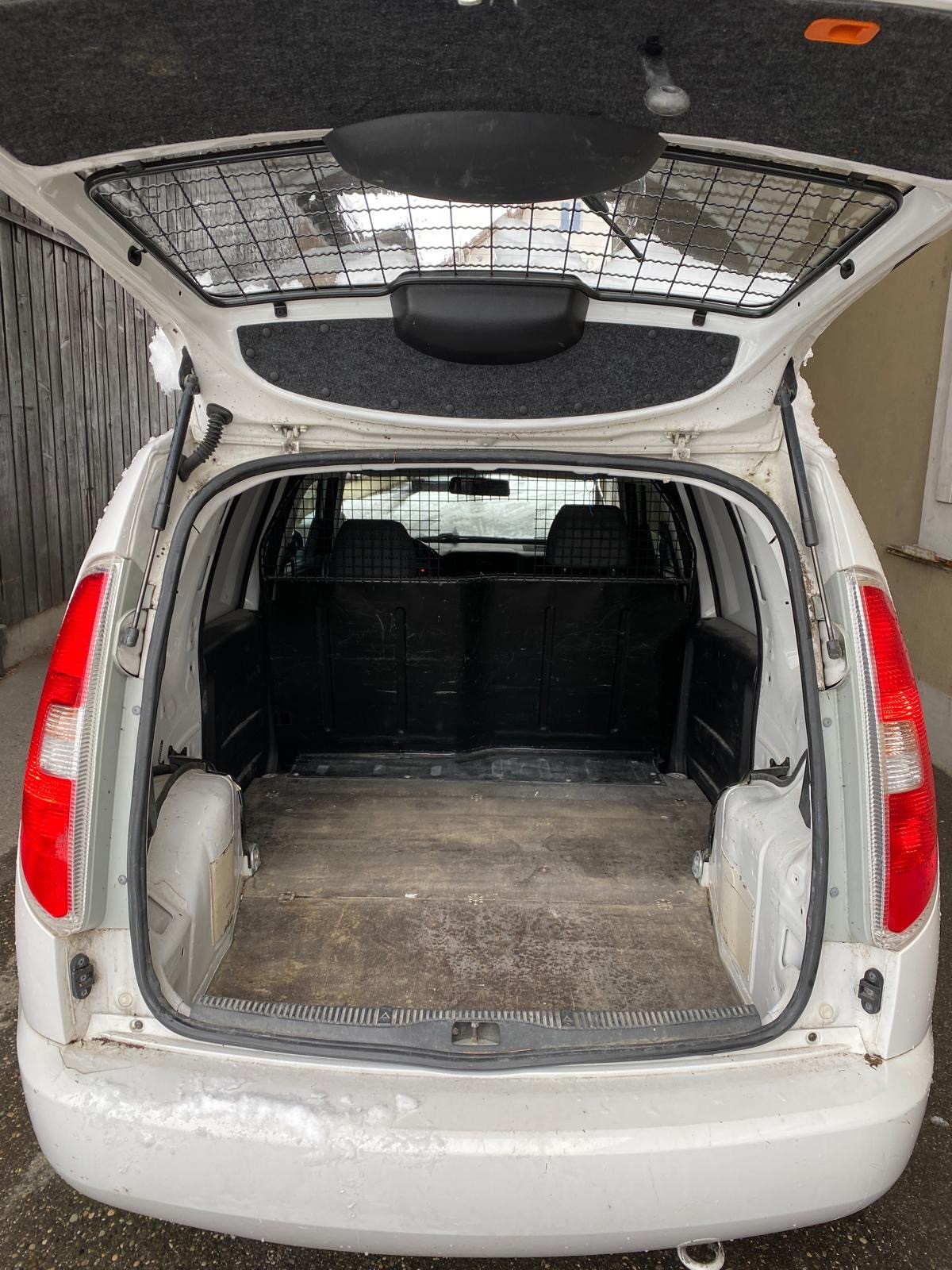 SKODA Praktik 1.2 HTP-image-10
