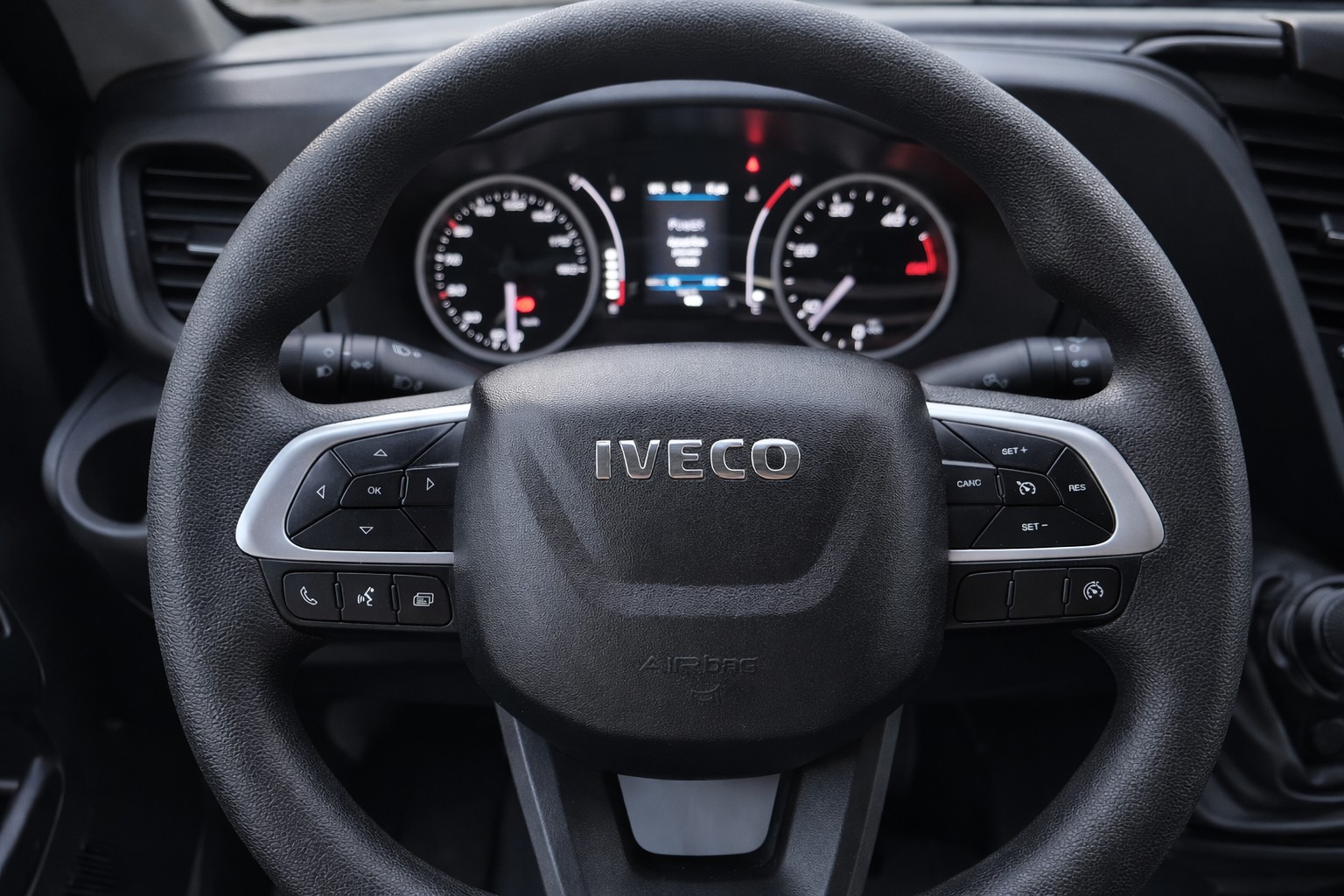 IVECO 35 S 16H A8 "caisse déménageuse"-image-11