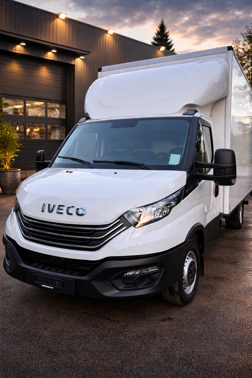 IVECO 35 S 16H A8 "caisse déménageuse"-image-3