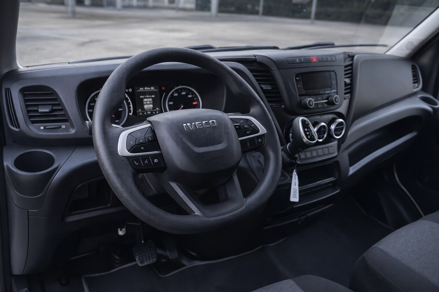 IVECO 35 S 16H A8 "caisse déménageuse"-image-9