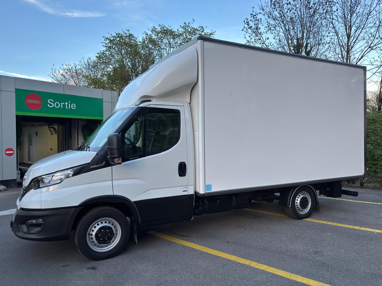 IVECO 35 S 16H A8 "caisse déménageuse"-image-15