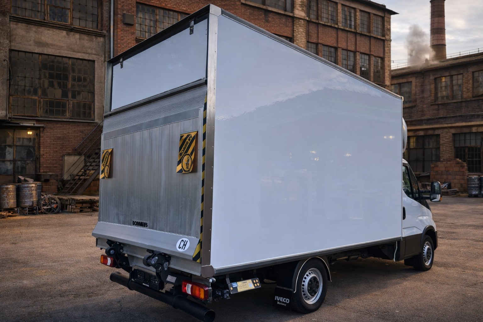 IVECO 35 S 16H A8 "caisse déménageuse"-image-2